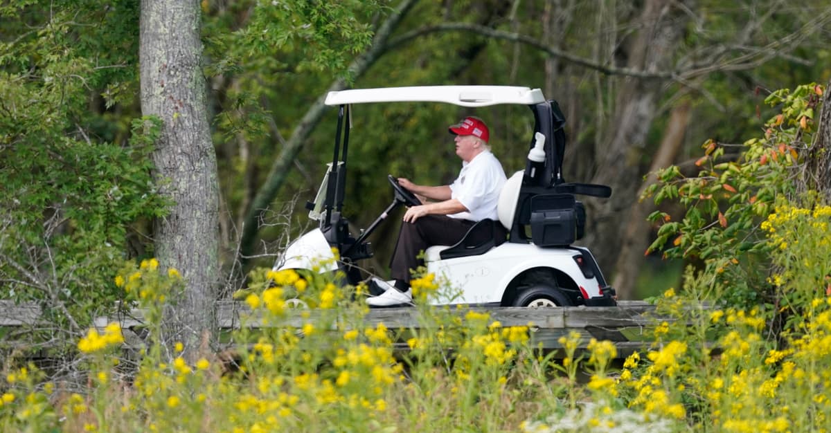 Mężczyzna z bronią zatrzymany na polu golfowym Trumpa