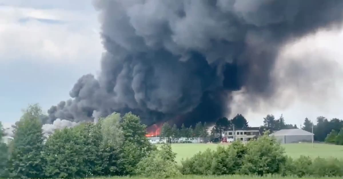 Ogromny pożar na Pomorzu. 47 zastępów straży i ewakuacja mieszkańców