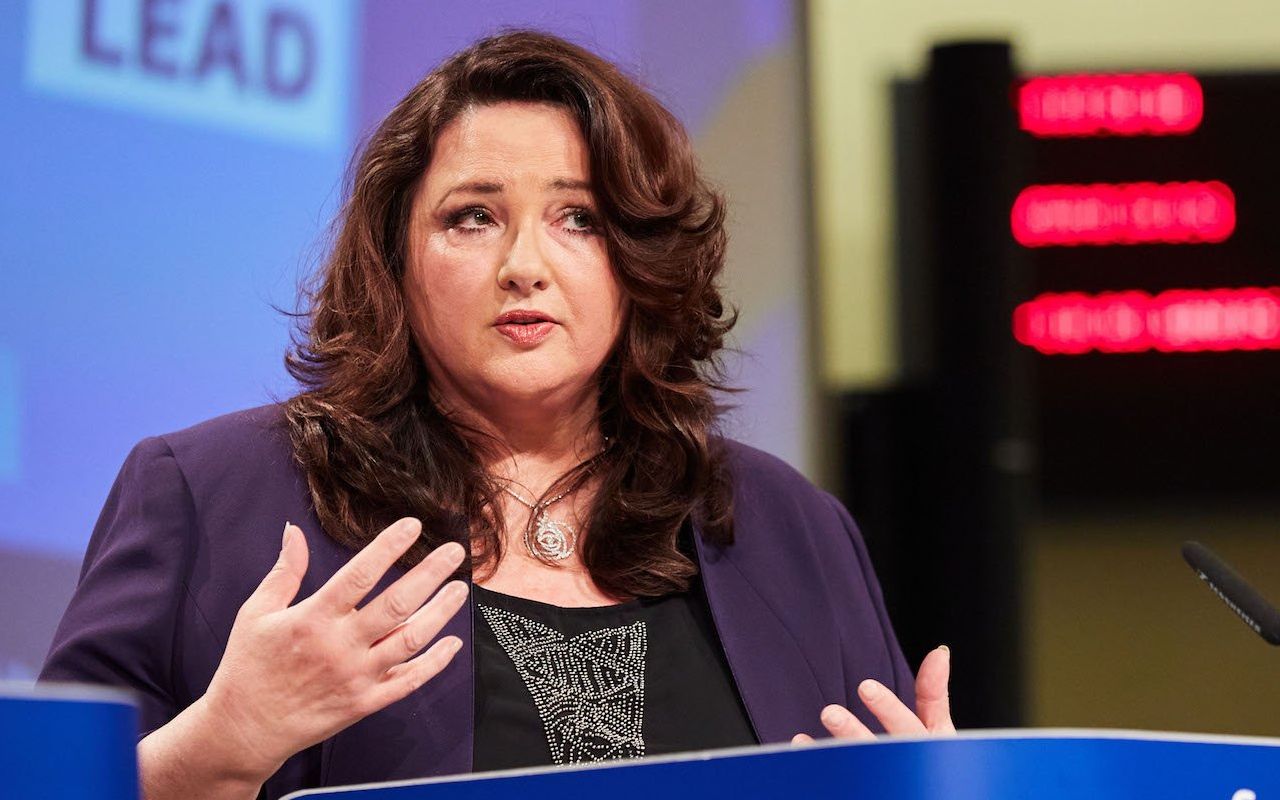 Věra Jourová, Helena DALLI