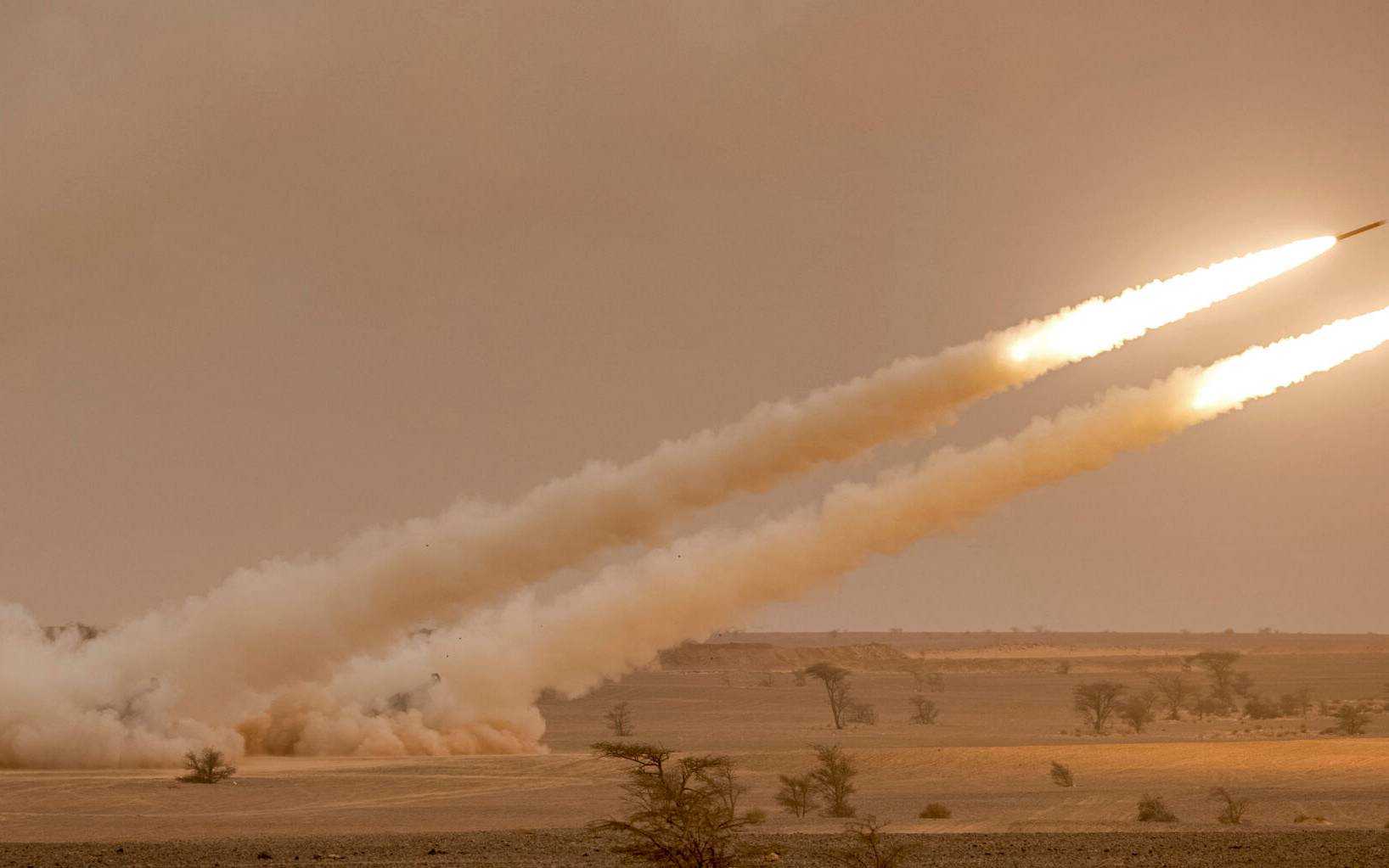 (FILES) In this file photo taken on June 09, 2021 US M142 High Mobility Artillery Rocket System (HIMARS) launchers fire salvoes during the "African Lion" military exercise in the Grier Labouihi region in southeastern Morocco. - The United States is sending Himars advanced multiple rocket systems to Ukraine, a US official said May 31, 2022, ending days of speculation over the latest upgrade of military aid to Kyiv in its fight against Russia.The Himars use precision-guided munitions, the official, who spoke on condition of anonymity, told reporters. The range is about 50 miles (80 kilometers), with Washington deciding against sending munitions with a far longer range. (Photo by FADEL SENNA / AFP)