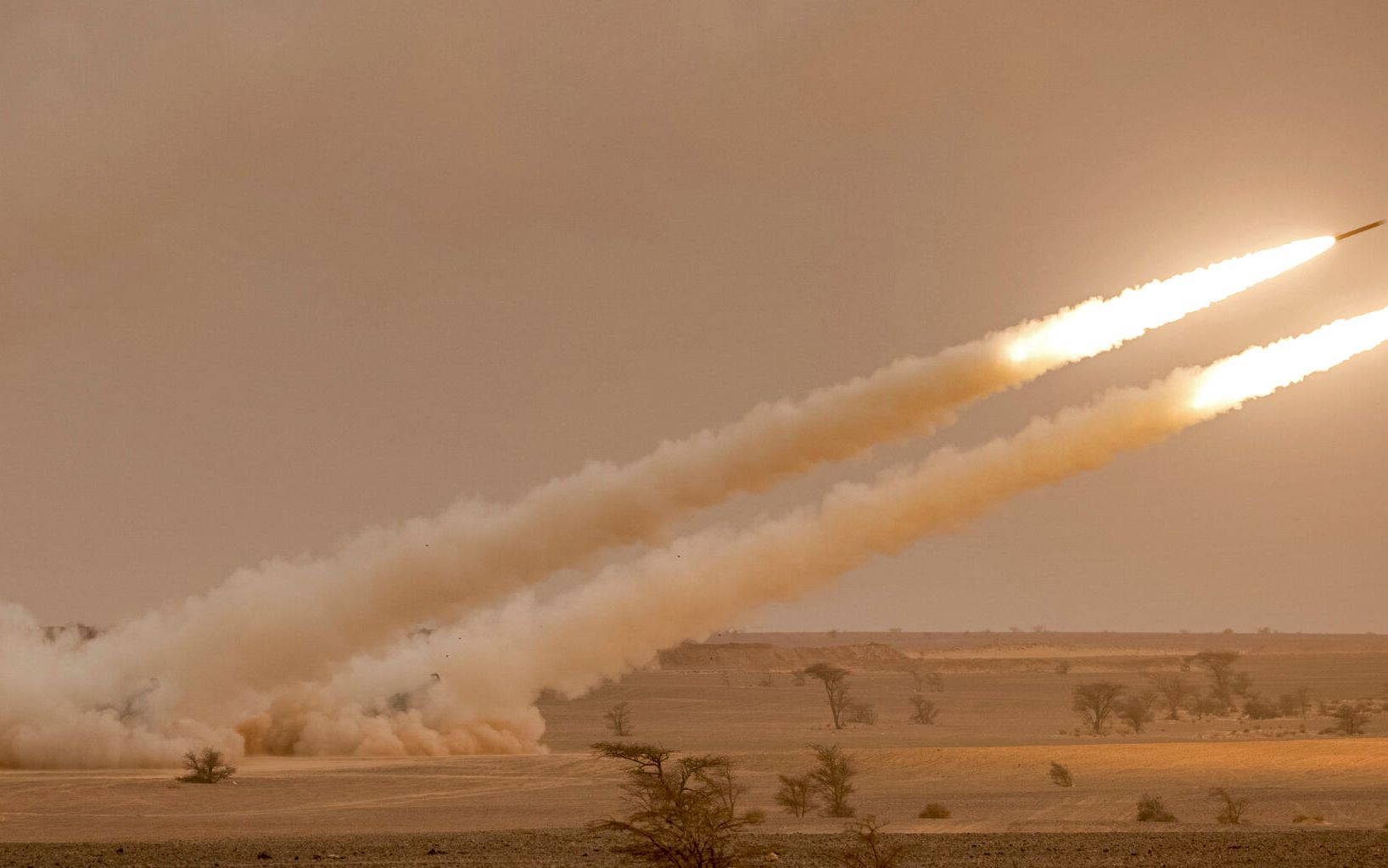 (FILES) In this file photo taken on June 09, 2021 US M142 High Mobility Artillery Rocket System (HIMARS) launchers fire salvoes during the "African Lion" military exercise in the Grier Labouihi region in southeastern Morocco. - The United States is sending Himars advanced multiple rocket systems to Ukraine, a US official said May 31, 2022, ending days of speculation over the latest upgrade of military aid to Kyiv in its fight against Russia.The Himars use precision-guided munitions, the official, who spoke on condition of anonymity, told reporters. The range is about 50 miles (80 kilometers), with Washington deciding against sending munitions with a far longer range. (Photo by FADEL SENNA / AFP)