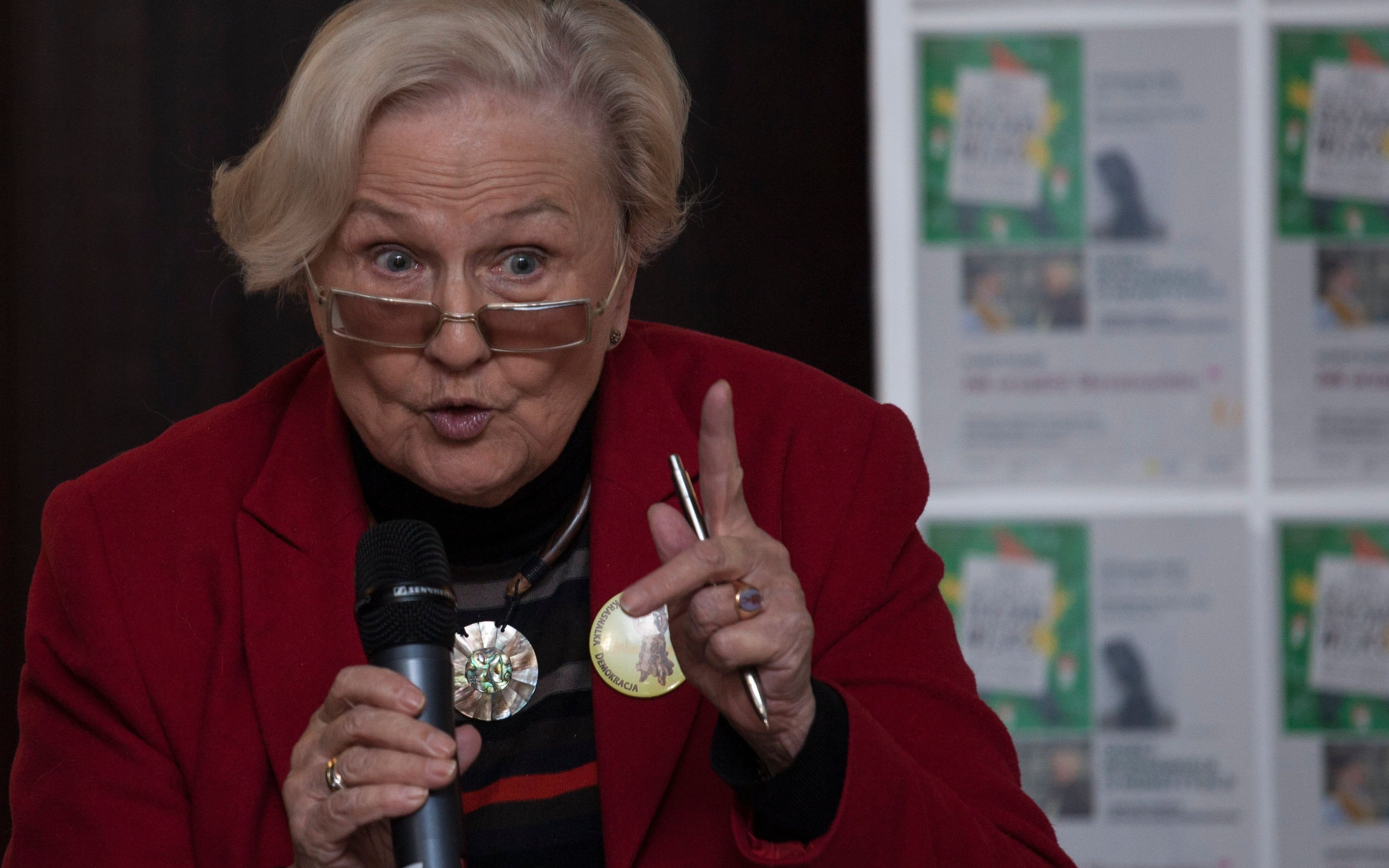 18.11.2018 Wroclaw . Teatr Lalek . Profesor Ewa Letowska podczas spotkania " Dzieci rozmawiaja o konstytucji " poswiecone ksiazce " Jak urzadzic skrzatowisko ".
Fot . Krzysztof Cwik / Agencja Gazeta