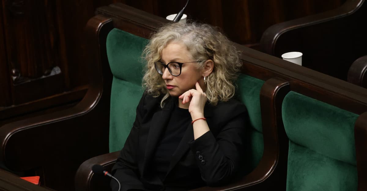 PiS krzyczał o niszczeniu narodu i Konstytucji. Rząd mówił o bezpieczeństwie i godności