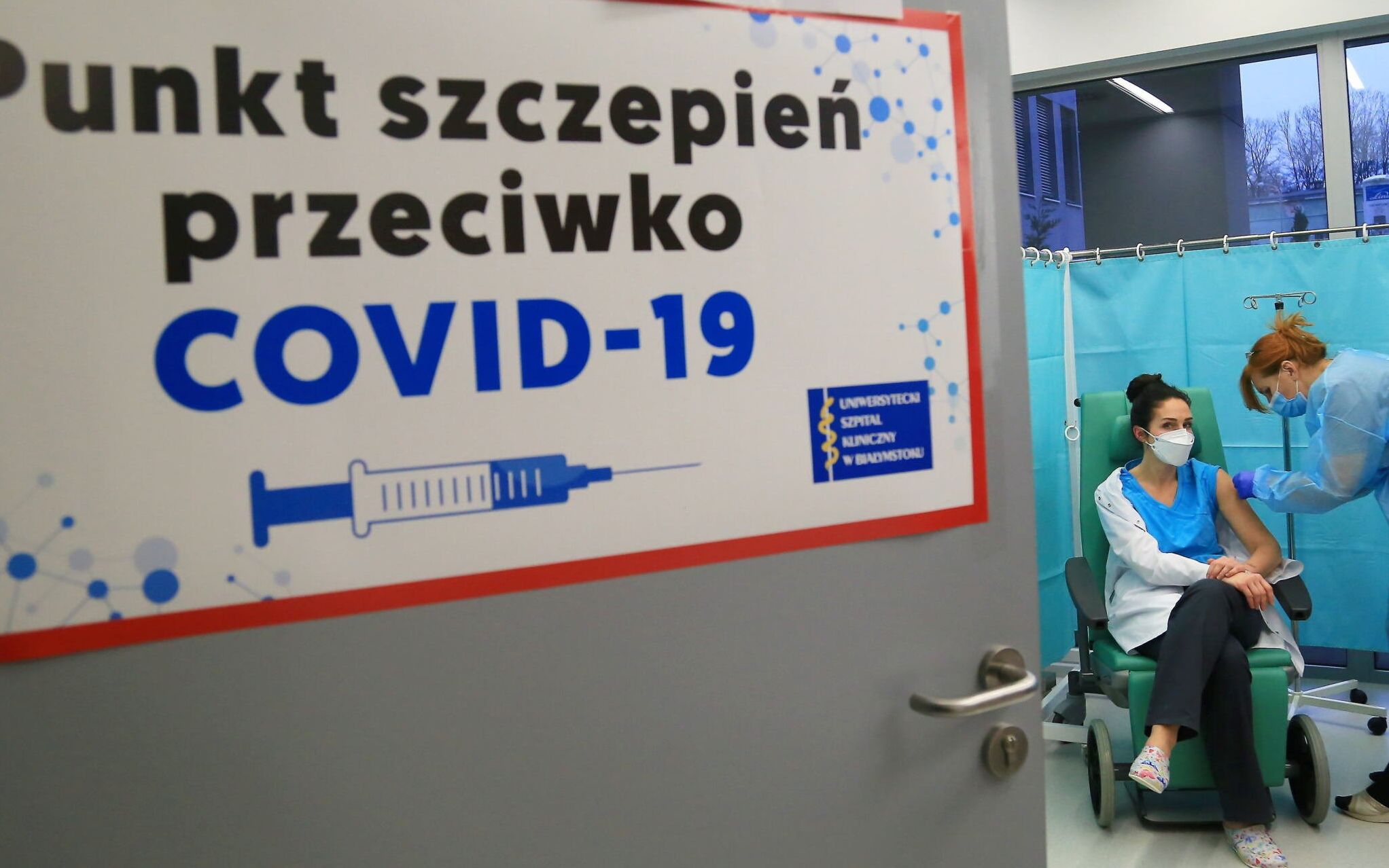 04.01.2021  Bialystok . Szpital Kliniczny Uniwersytetu Medycznego w Bialymstoku . Szczepienia pracownikow sluzby zdrowia przeciwko covid-19 .
Fot. Agnieszka Sadowska / Agencja Gazeta *** Local Caption *** .
