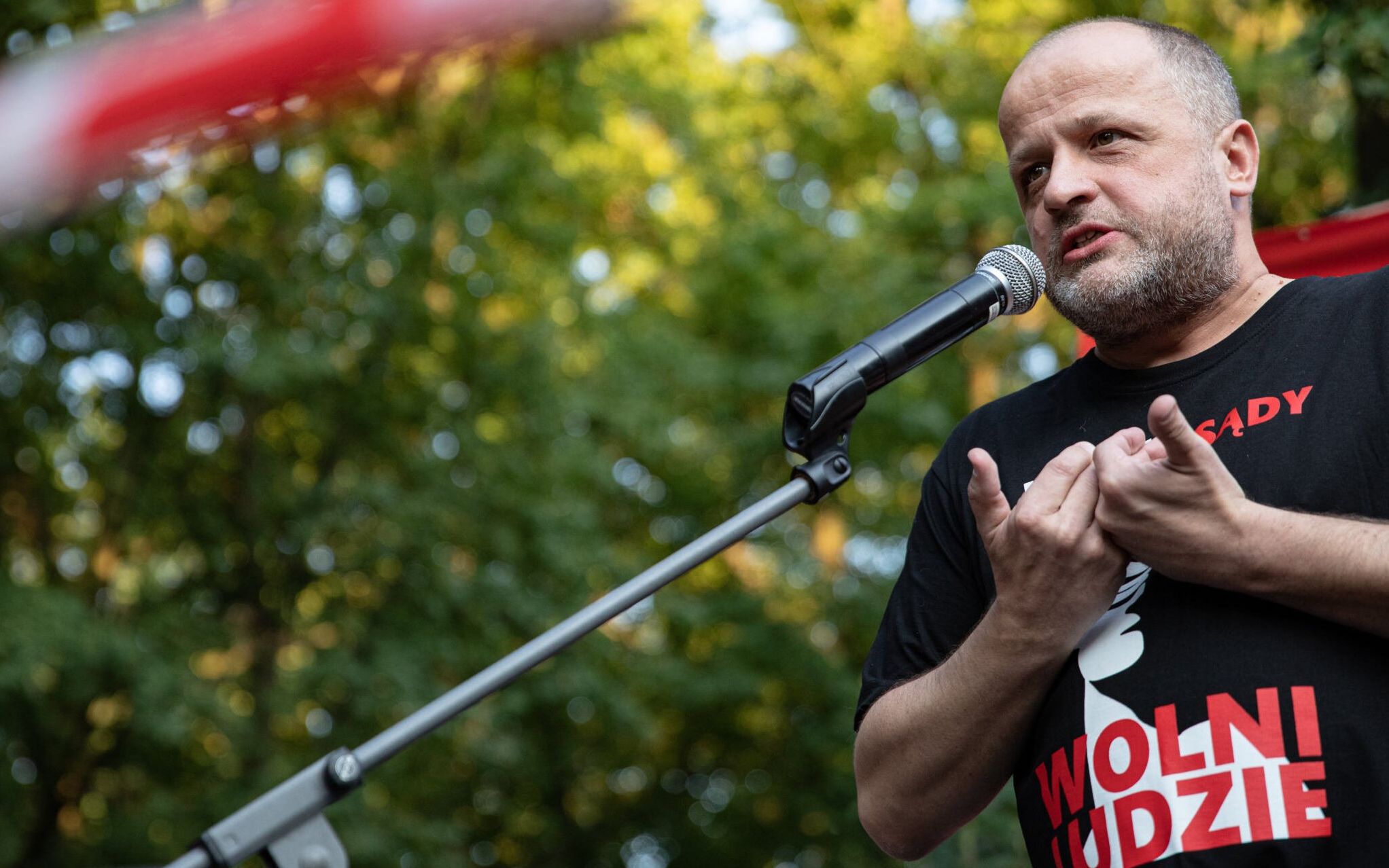 26.08.2019 Warszawa , Aleje Ujazdowskie 1 / 3 . Sedzia Piotr Gaciarek podczasc protestu '' Ziobro Musi Odejsc '' pod Kancelaria Prezesa Rady Ministrow . 
Fot. Dawid Zuchowicz / Agencja Gazeta