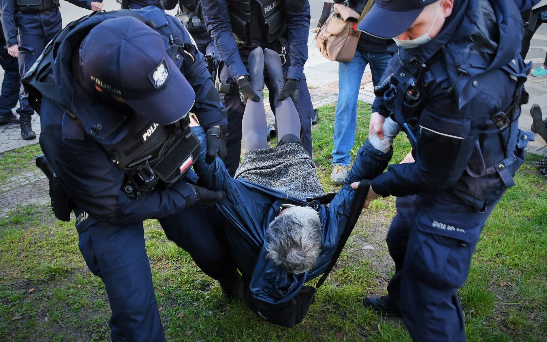 Grafika do artykułu Babcia Kasia uniewinniona. "Będę protestować niezależnie od tego, jak będę traktowana"