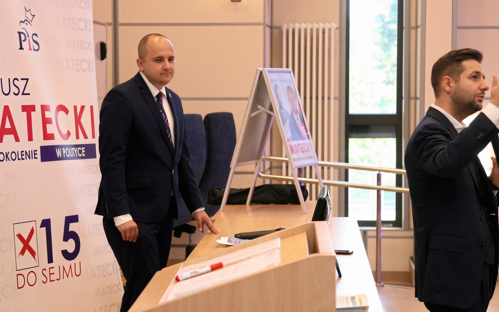 11.09.2019 Szczecin . Od lewej: Dariusz Matecki , posel Parlamentu Europejskiego Patryk Jaki podczas spotkania z mieszkancami Szczecina .
Fot. Cezary Aszkielowicz / Agencja Gazeta