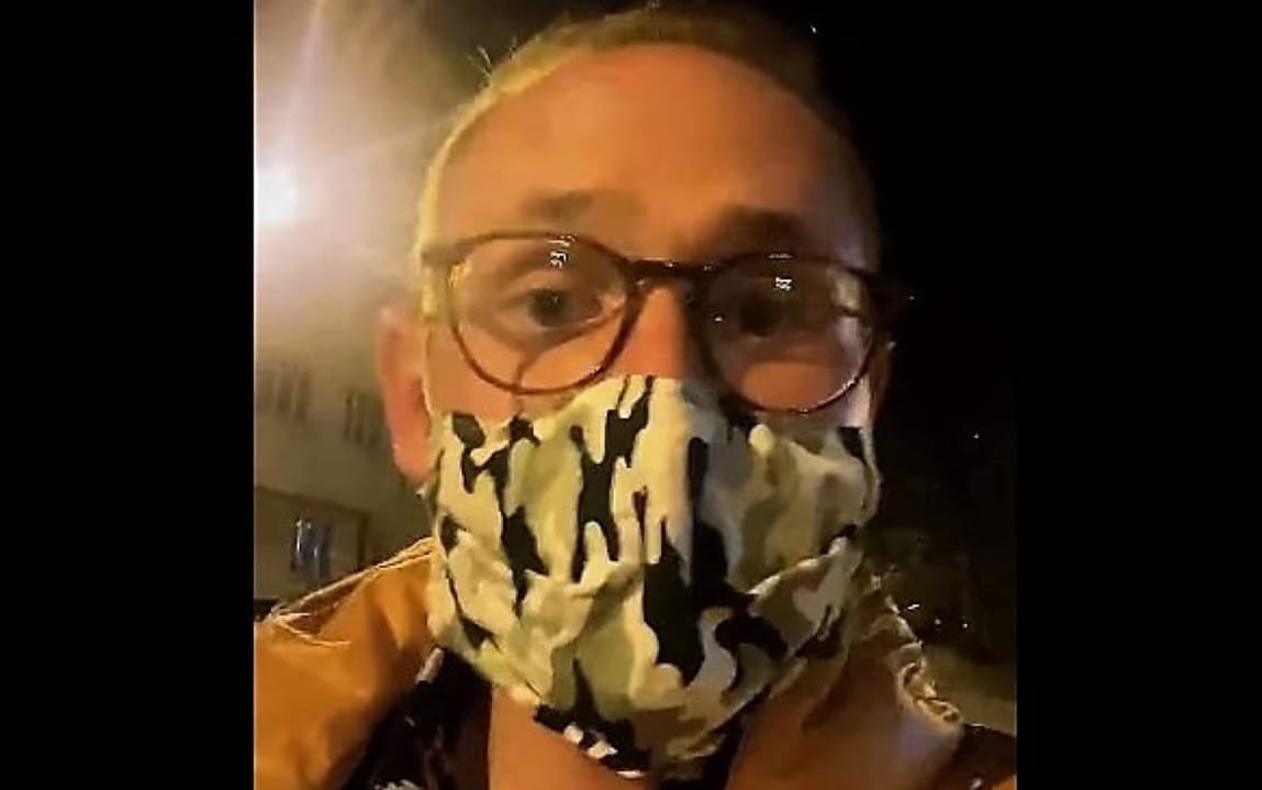 Grafika do artykułu Krzyczał „Jestem posłem”. Policja zakuła mimo to Macieja Kopca w kajdanki