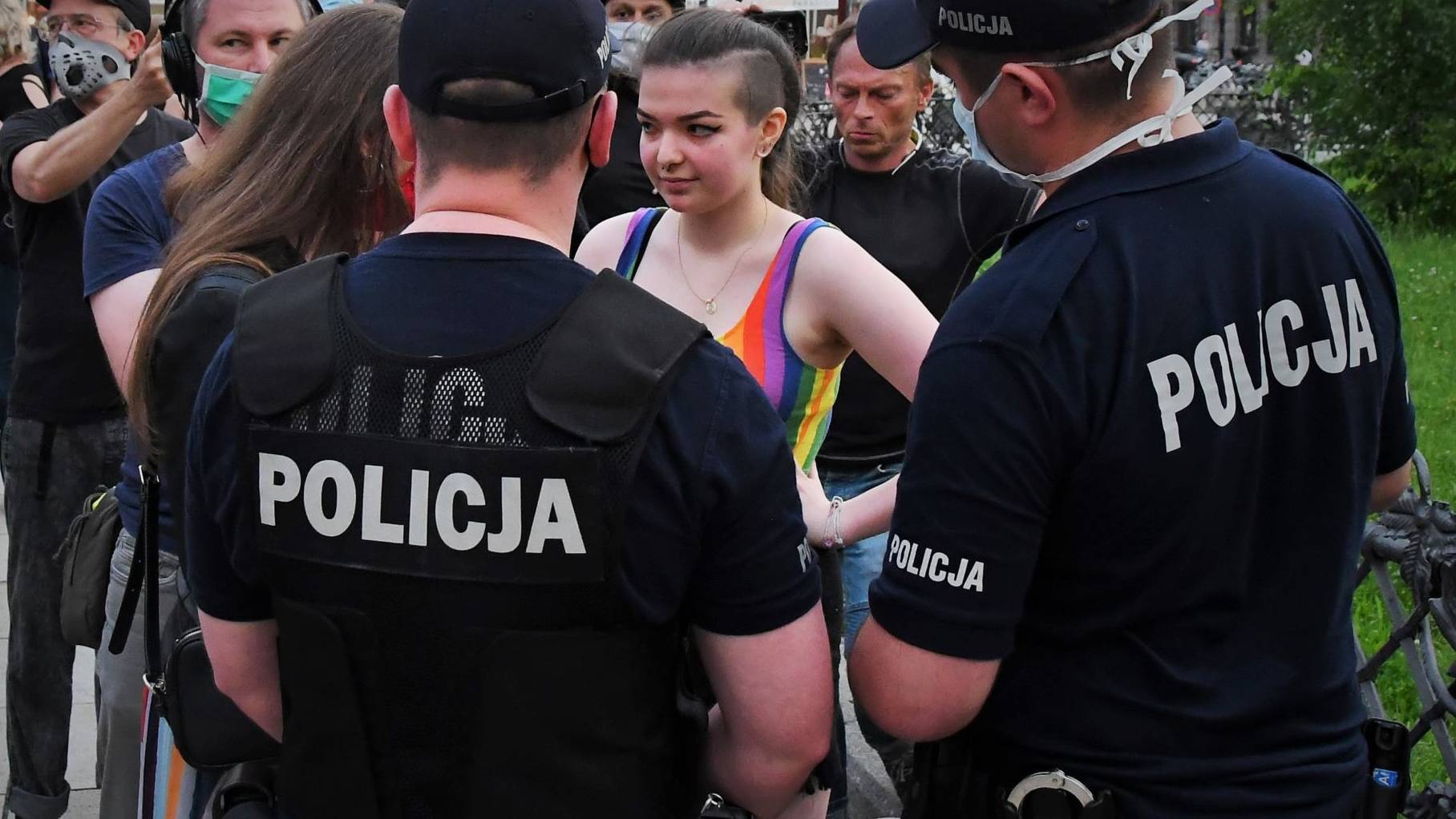 Policja spisuje uczestników tęczowego disco pod Pałacem