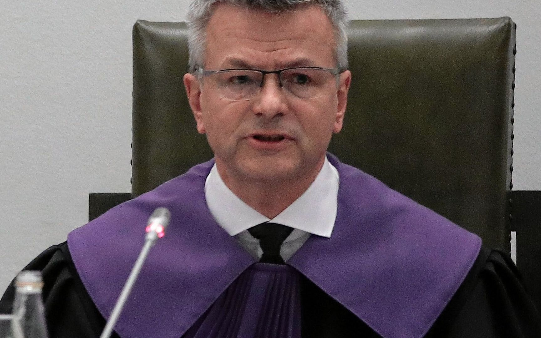 23.01.2020 Warszawa . Przemawia sedzia sadu najwyzszego Wlodzimierz Wrobel . Sad Najwyzszy oglasza orzeczenie w sprawie sedziów powolanych z pomoca nowej KRS . ( Posiedzenie  w sprawie z wniosku Pierwszego Prezesa SN o rozstrzygniecie przez sklad Sadu Najwyzszego - Izbe Cywilna, Izbe Karna oraz Izbe Pracy i Ubezpieczen Spolecznych rozbieznosci w wykladni prawa wystepujacych w orzecznictwie ).
Fot. Dawid Zuchowicz / Agencja Gazeta