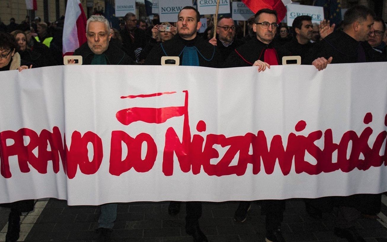 Grafika do artykułu Sędziowie Trybunału Konstytucyjnego w obronie zsyłanych prokuratorów i nękanych sędziów