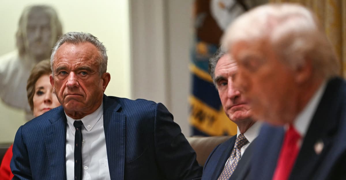 RFK Jr. podważa fundament szczepień noworodków. Wirusowe zapalenie wątroby znów zagrożeniem