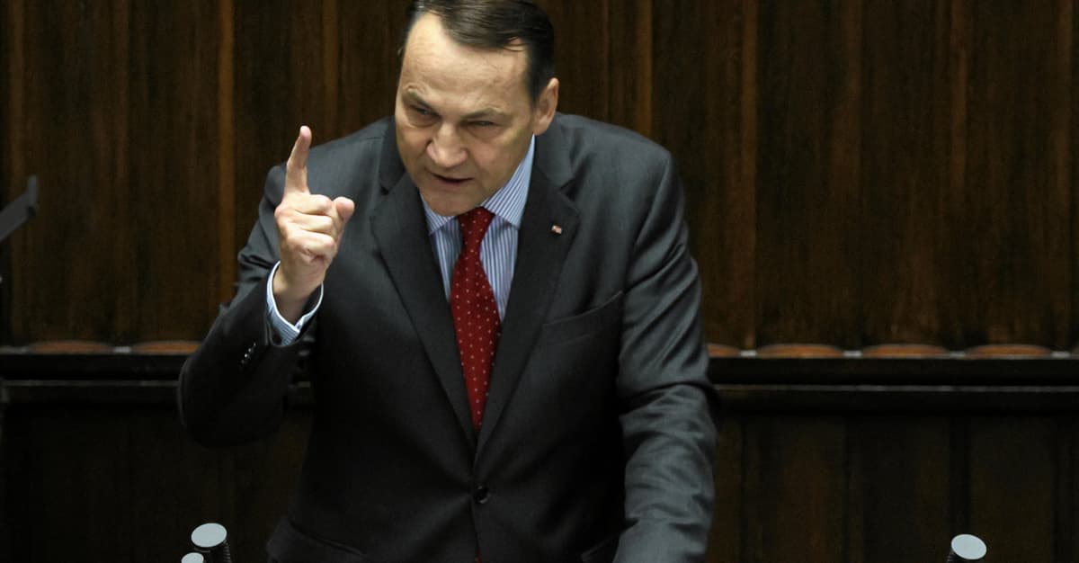 Radosław Sikorski wezwał do MSZ ambasadora Izraela. Chodzi o wpis Yad Vashem