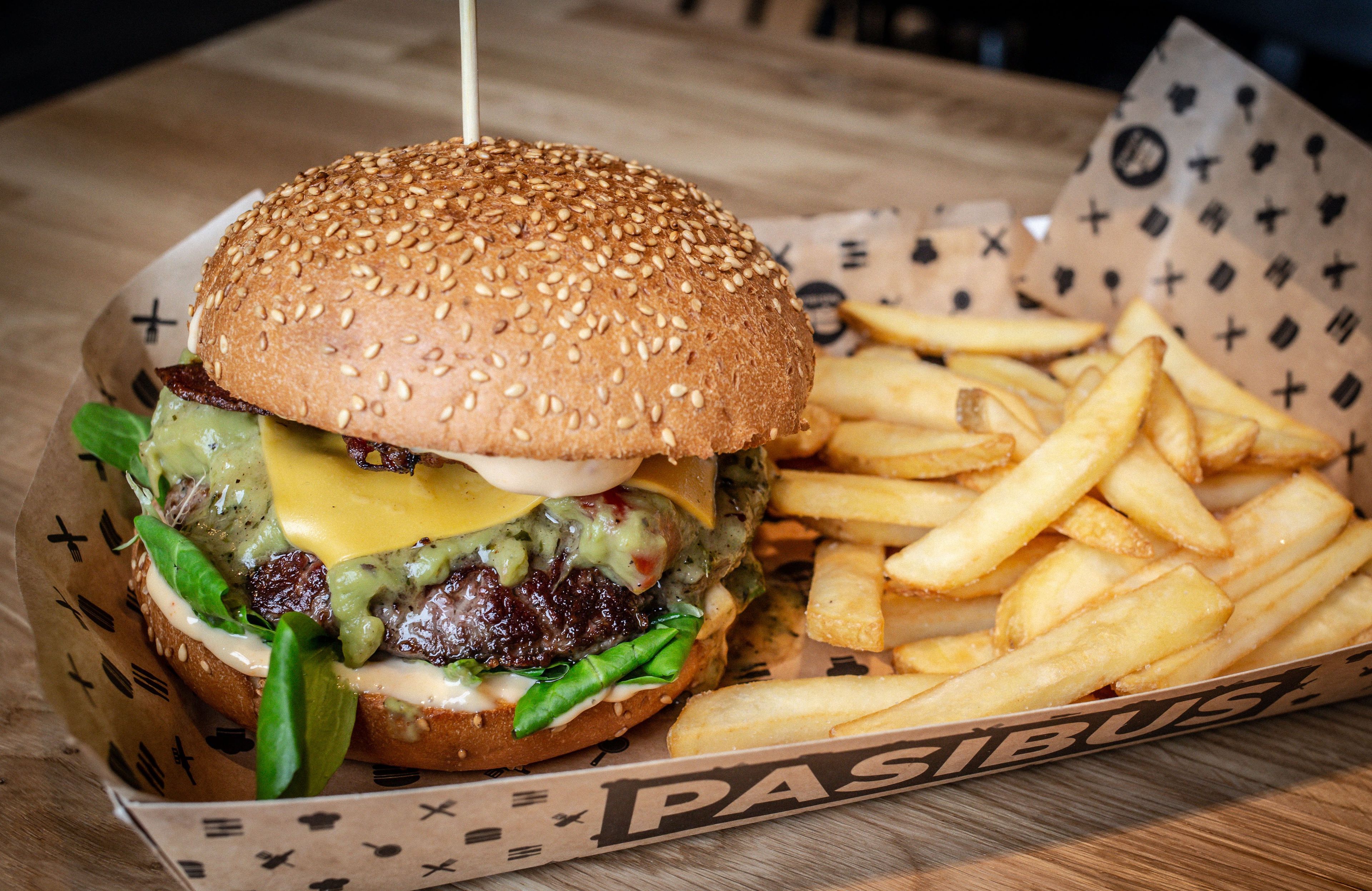 10.06.2020 Bydgoszcz , Starowka . Otwarcie nowej restauracji sieci '' Pasibus ''.
Fot. Roman Bosiacki / Agencja Wyborcza.pl