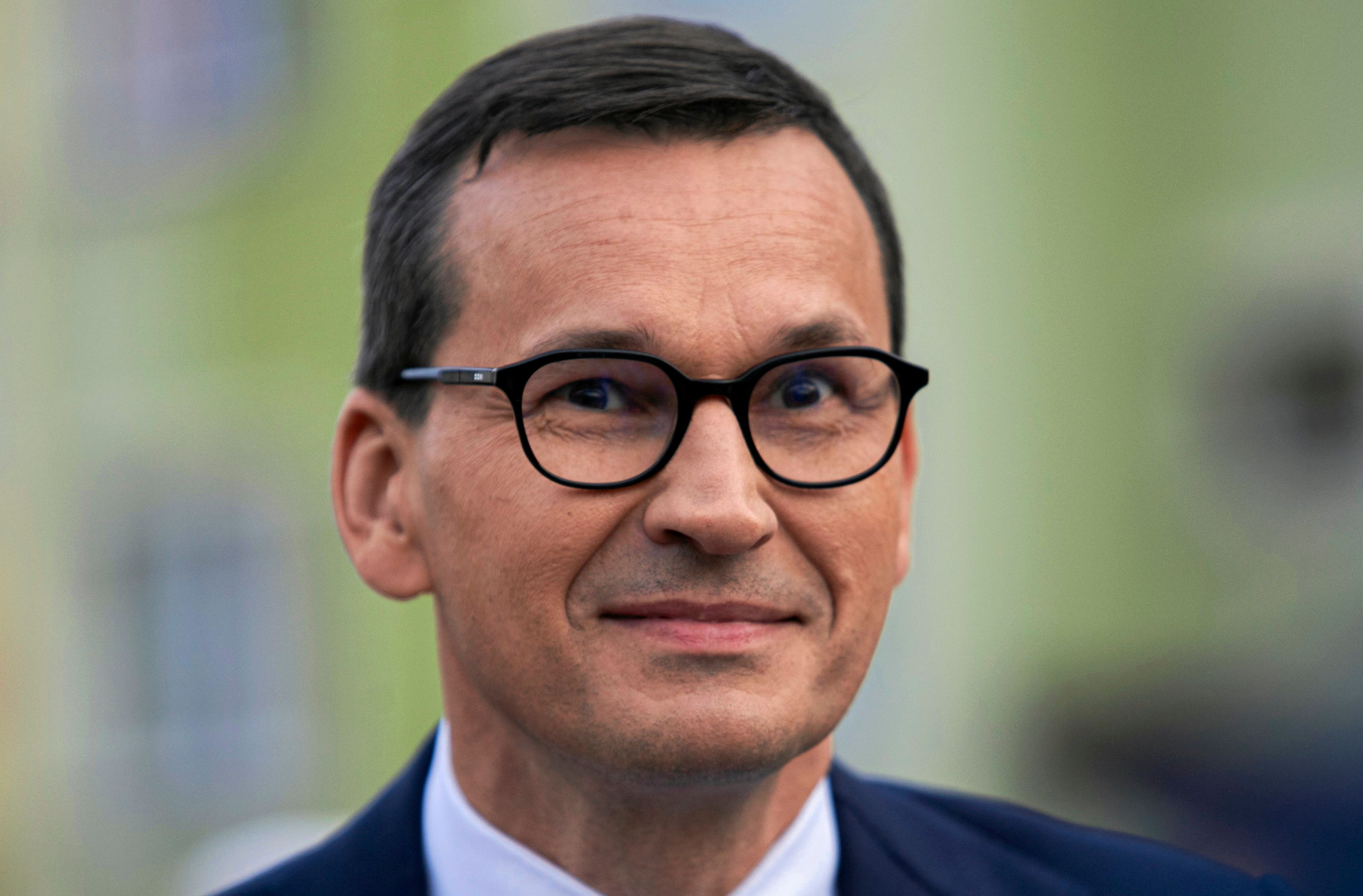 Premier Morawiecki z uśmiechem jak Mona Liza