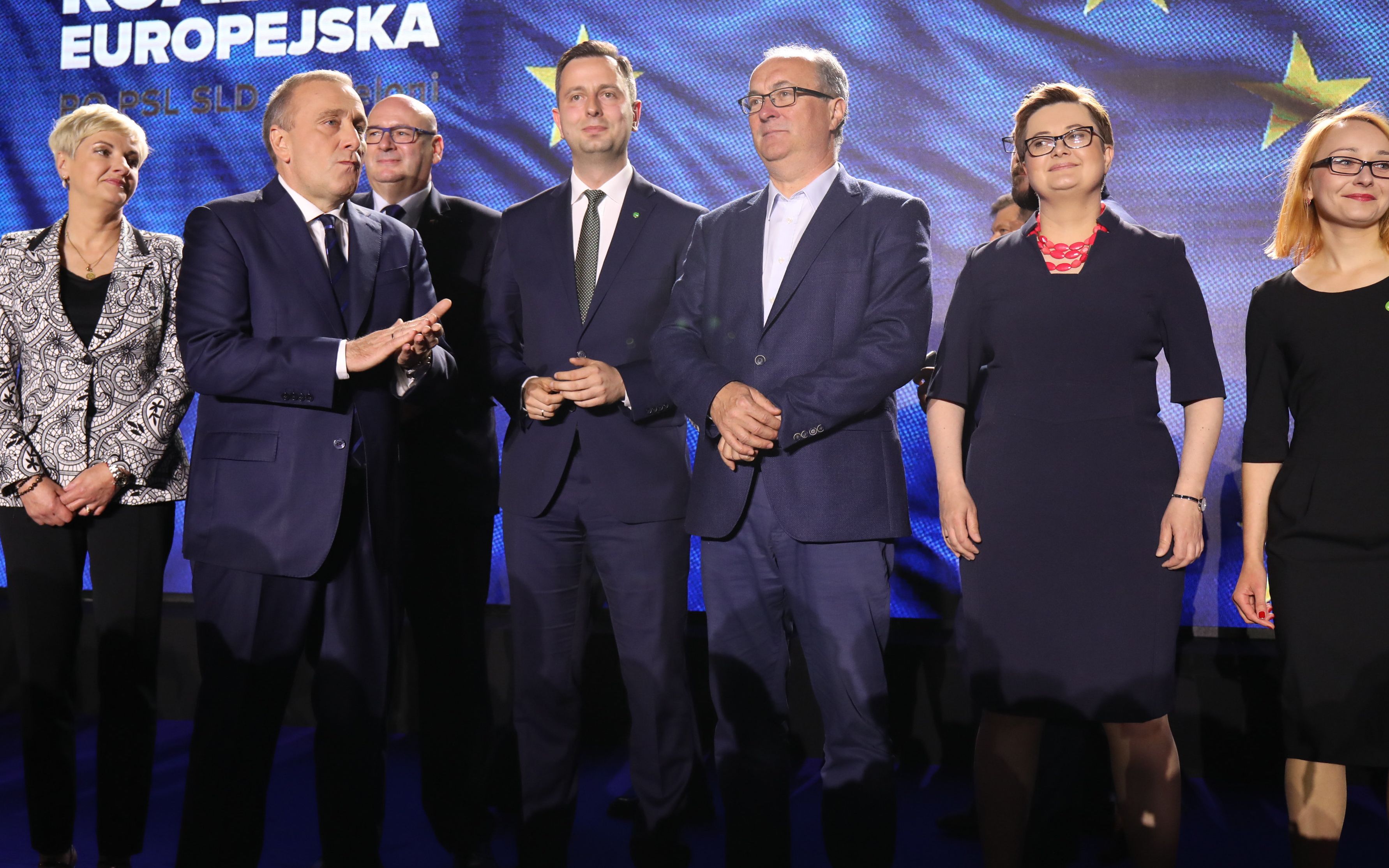 26.05.2019 Warszawa , ulica Foksal 2 . Endorfina Foksal . Wybory do Parlamentu Europejskiego . Slawomir Nitras , Grzegorz Schetyna , Wladyslaw Kosiniak - Kamysz , Wlodziemierz Czarzasty , Katarzyna Lubnauer , Marek Kossakowski podczas wieczoru wyborczego Koalicji Europejskiej .
Fot. Maciek Jazwiecki / Agencja Gazeta