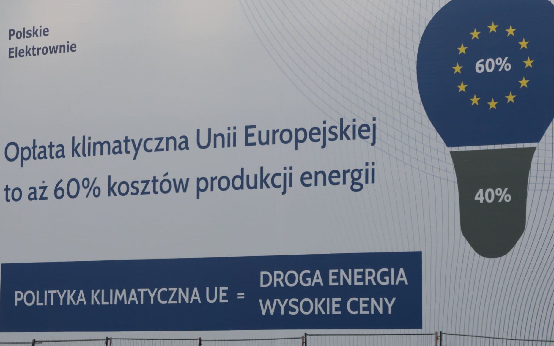 02.02.2022 Warszawa , aleje Jerozolimskie . Baner antyunijny dotyczacy wysokich cen energii .
Fot. Slawomir Kaminski / Agencja Wyborcza.pl