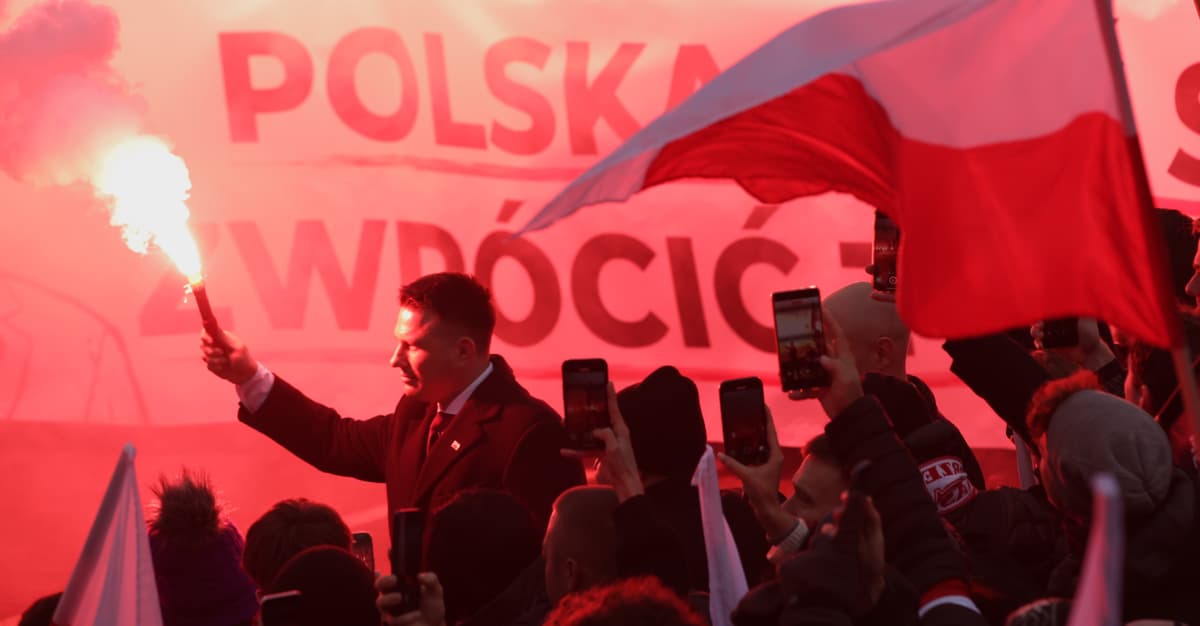 Mentzen will be prosecuted for setting off flares at independency  March