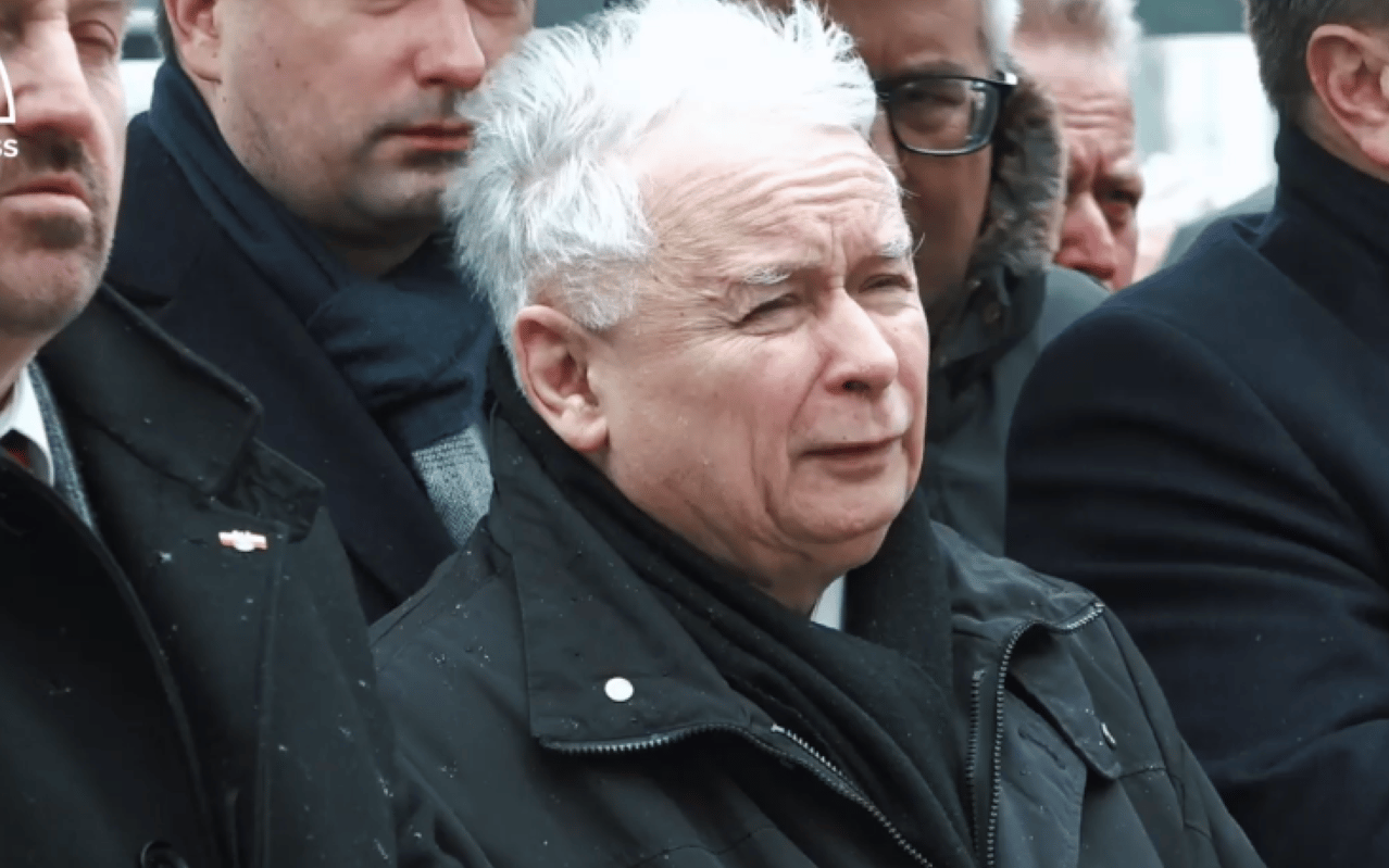 Grafika do artykułu "Czy ciepła zima to skutek kryzysu klimatycznego, czy taka nam się po prostu trafiła?" [SONDAŻ]