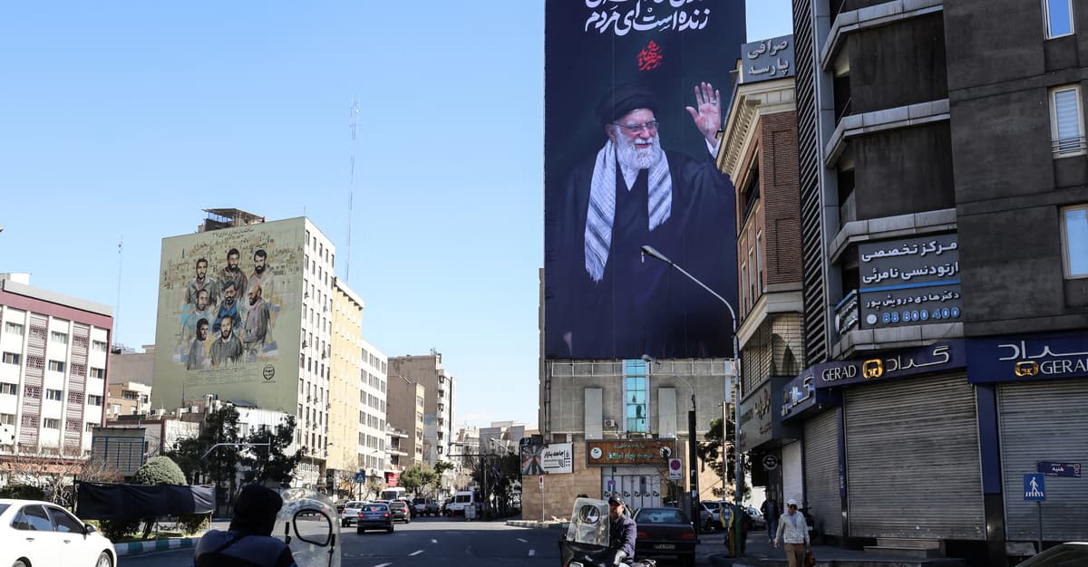 Początek uroczystości pogrzebowych Chameneiego