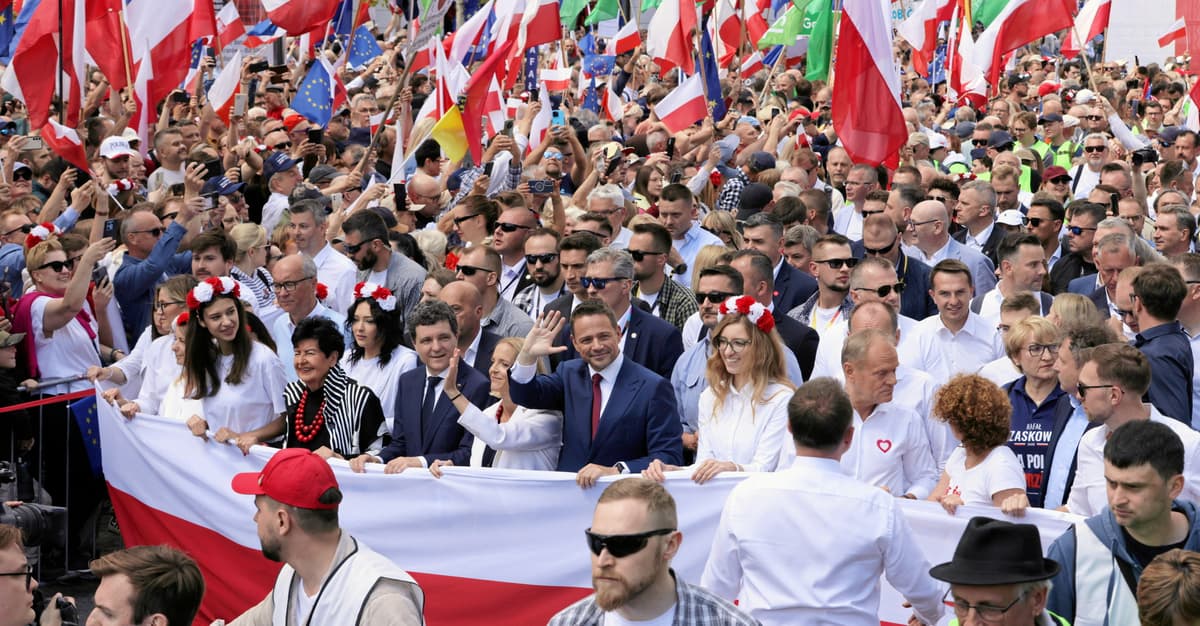 Szacunki OKO.press: Na marszu Trzaskowskiego dwa razy więcej ludzi niż u Nawrockiego