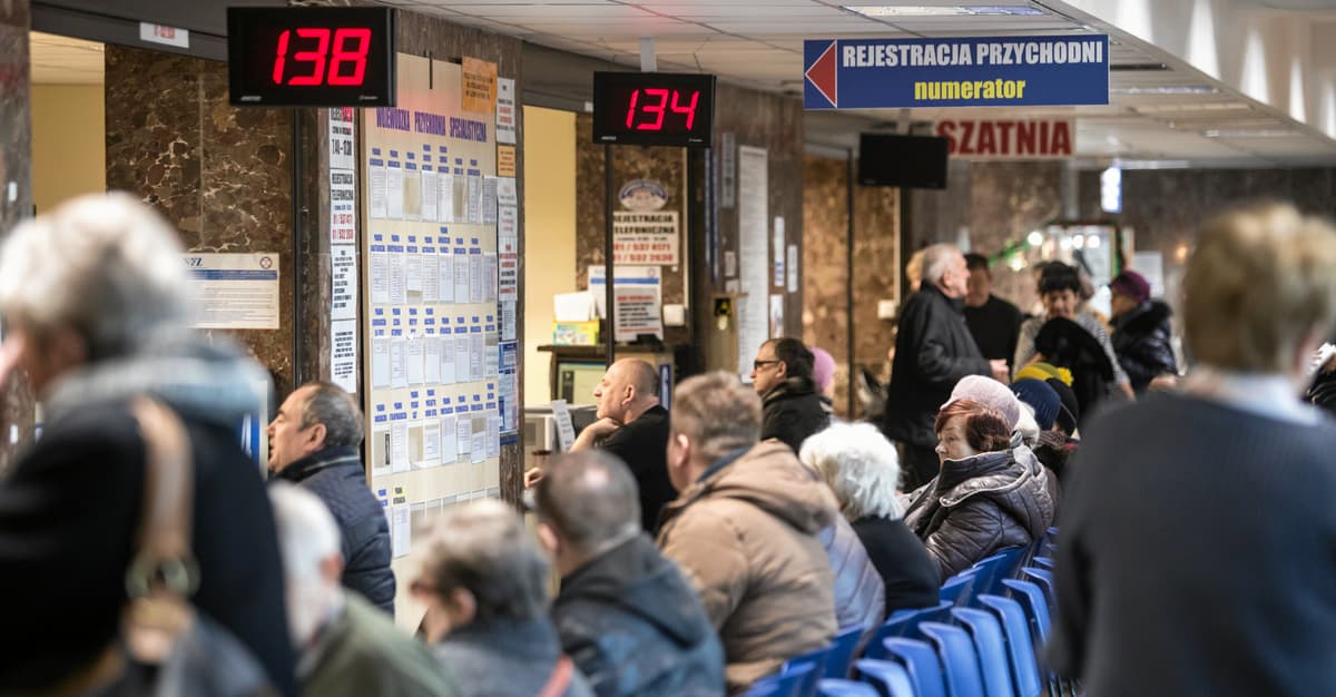 Potężna luka w budżecie NFZ. Ekspert: Nie robiąc nic, rząd cały czas traci