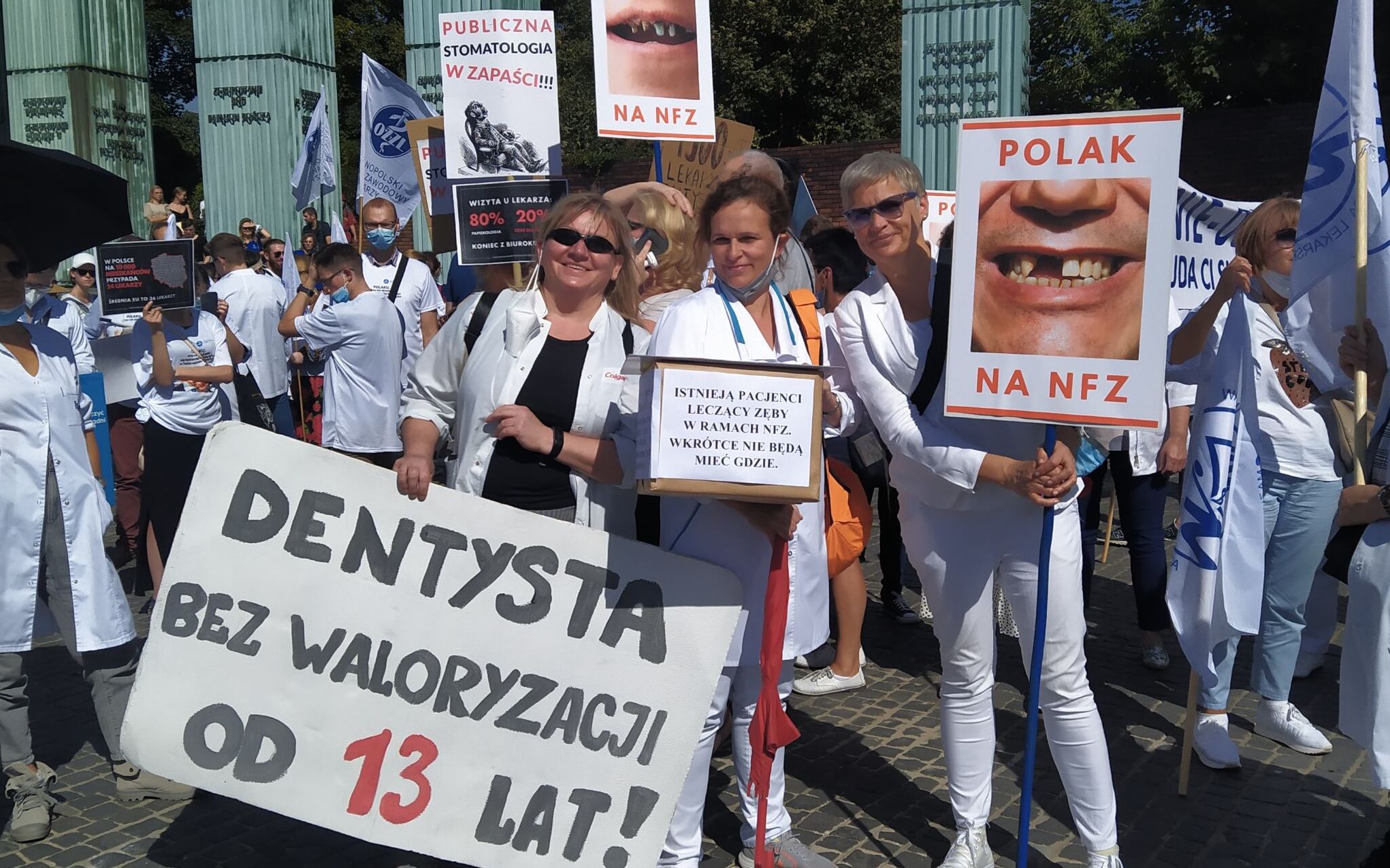 Grafika do artykułu Leczenie zębów na NFZ niedługo przejdzie do historii? [ROZMOWA]