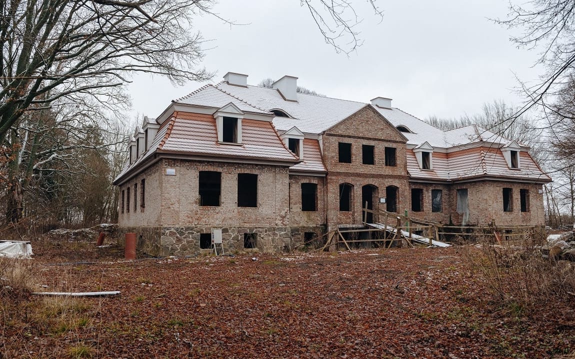 08.01.2021 Borkowo Leborskie , przysiolek Borkowko . Zabytkowy dworek Daniela Obajtka , w ktorym ma powstac osrodek dla niepelnosprawnych dzieci prowadzony przez Fundacje Pomocy i Wiezi Polskiej " Kresy RP " .
fot. Bartosz Banka / Agencja Gazeta