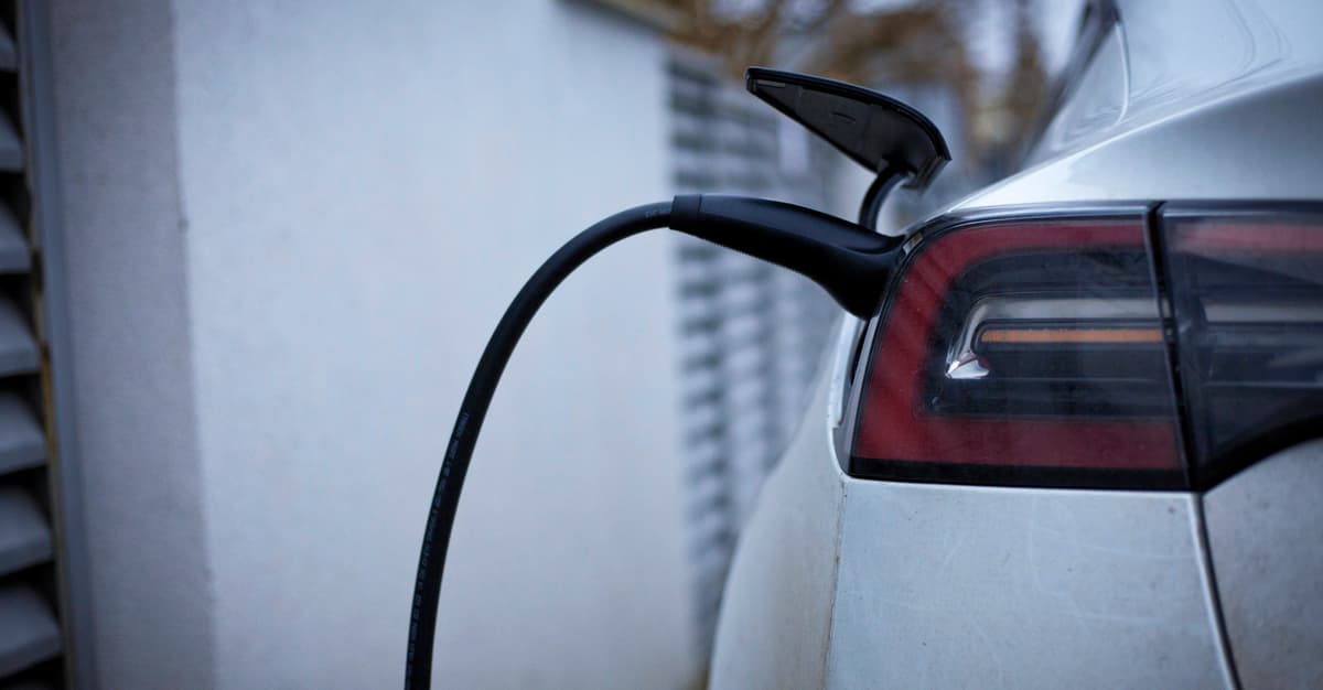 Co czwarty sprzedawany na świecie samochód to elektryk. Dla ochrony klimatu to (wciąż) żaden sukces