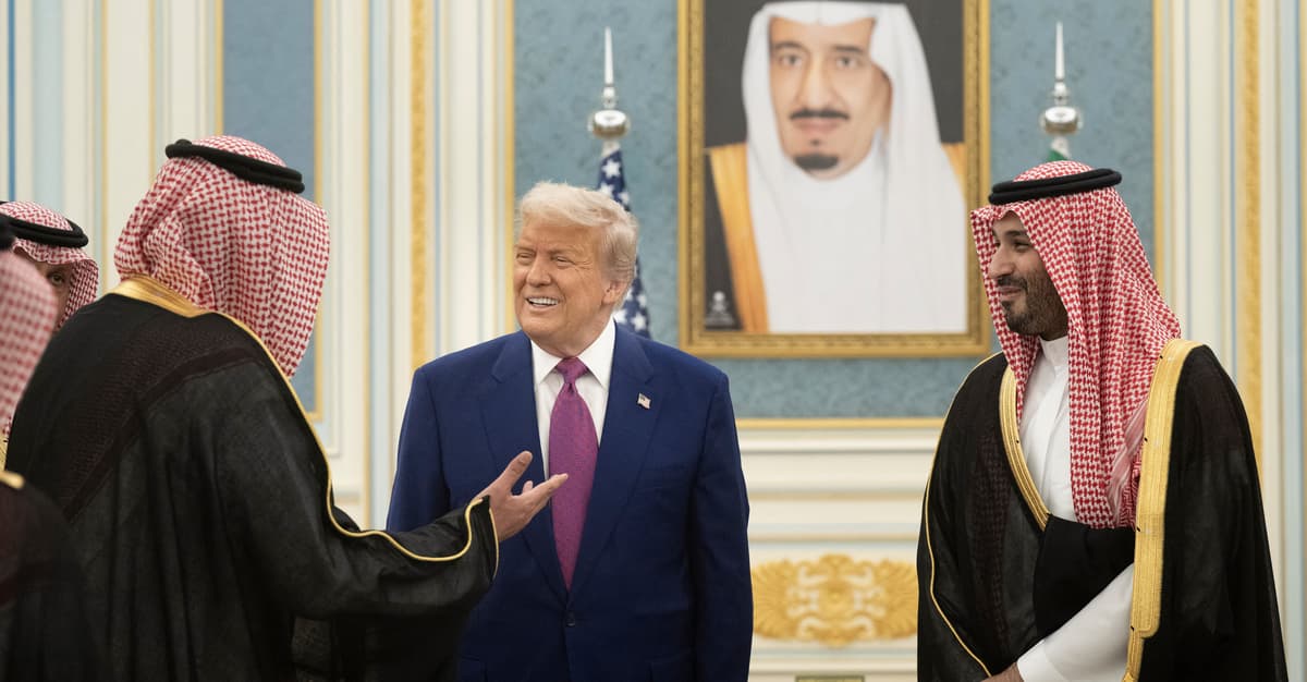 Trump na Bliskim Wschodzie po bilion dolarów. Dyplomacja poczeka, czas na biznes