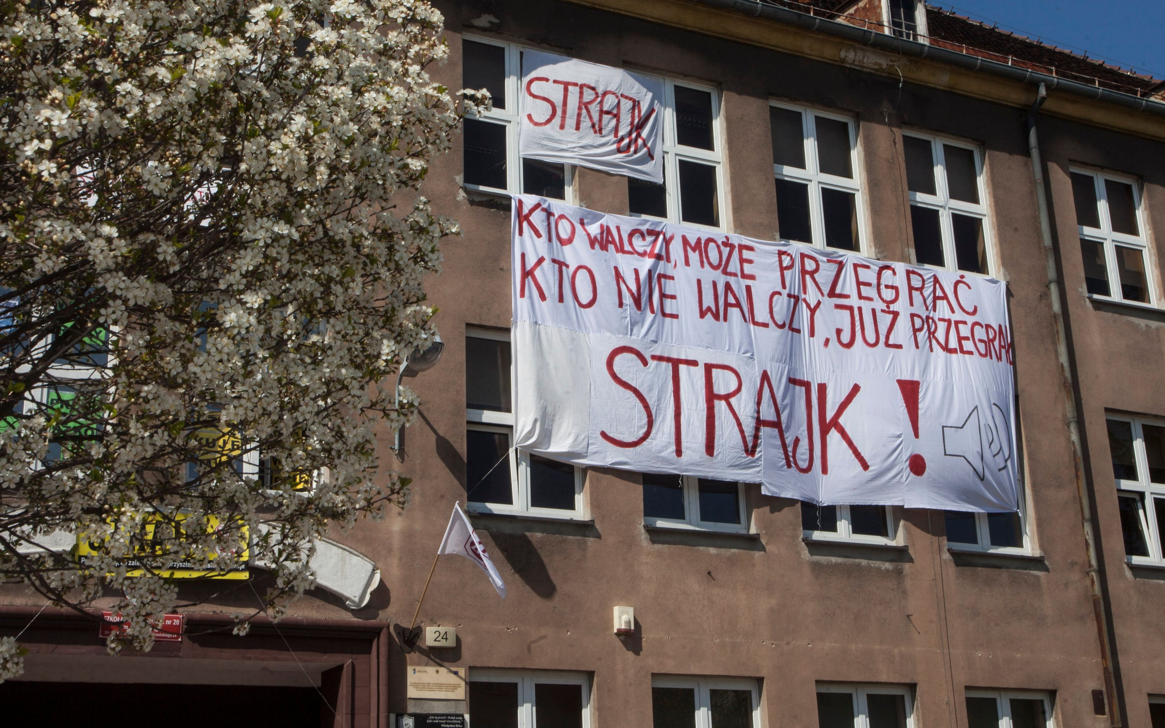 17.04.2019 Wroclaw ,  Szkola podstawowa na 20 przy ul. Kamienskiego . Dziesiaty dzien ogolnopolskiego strajku nauczycieli .
Fot. Krzysztof Cwik / Agencja Gazeta