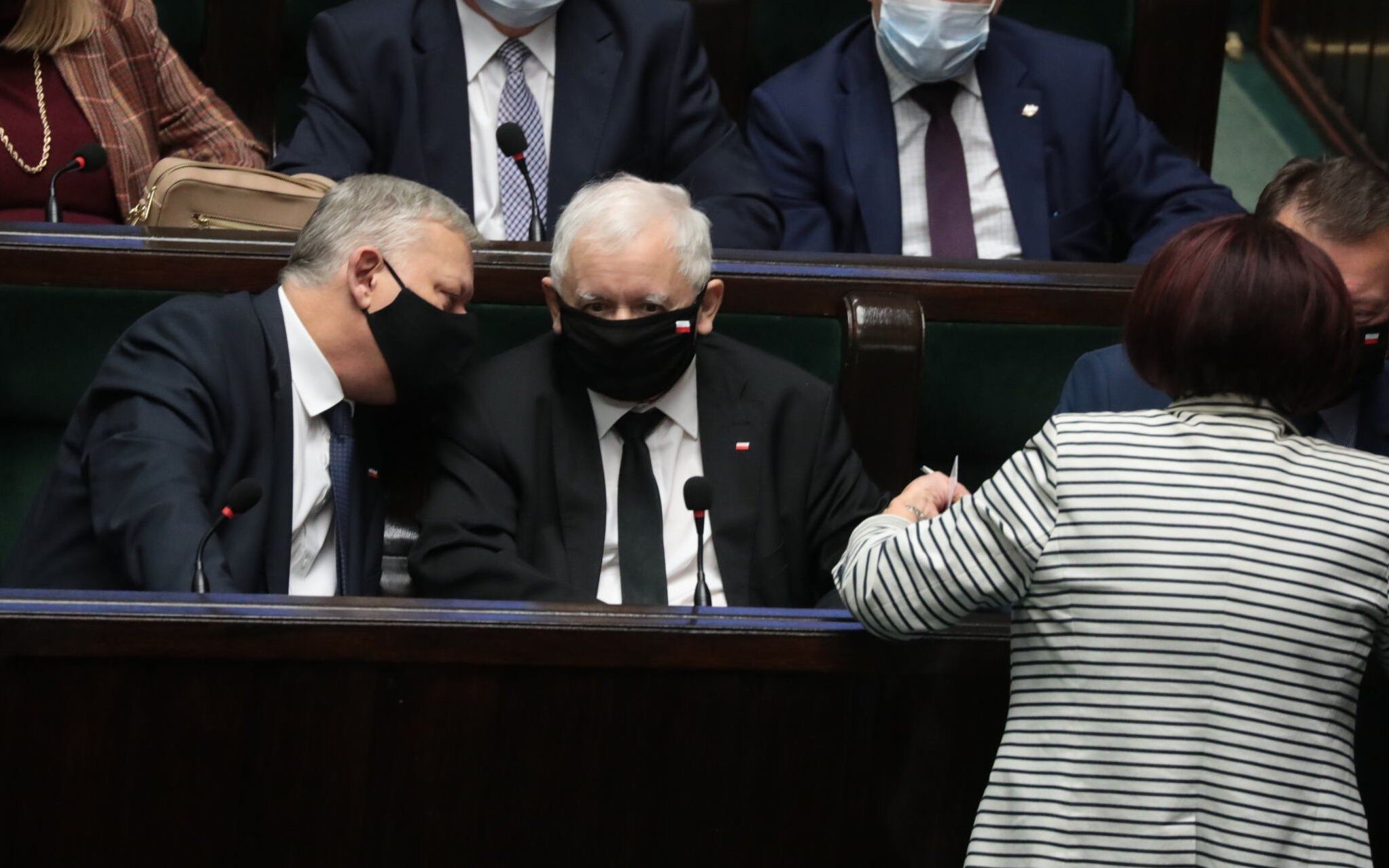 18.11.2021 Warszawa , ulica Wiejska . Sejm . 42 . posiedzenie Sejmu IX kadencji . Od lewej od gory: Malgorzata Gosiewska , Leonard Krasulski , Waldemar Andzel , Marek Suski , Jaroslaw Kaczynski , Mariusz Blaszczak podczas bloku glosowan .
Fot. Slawomir Kaminski / Agencja Wyborcza.pl