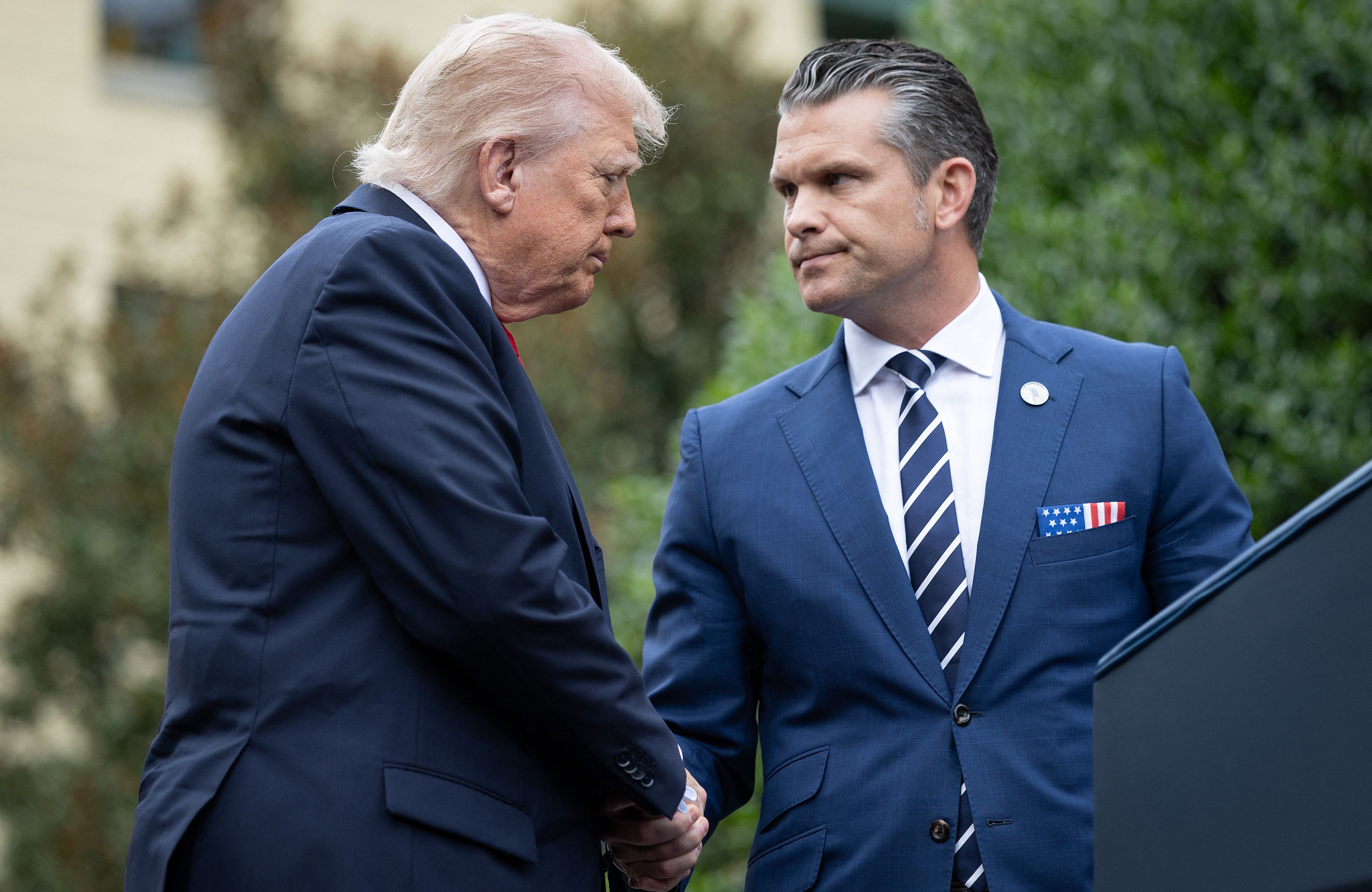 Trump i Hegseth w Arlington