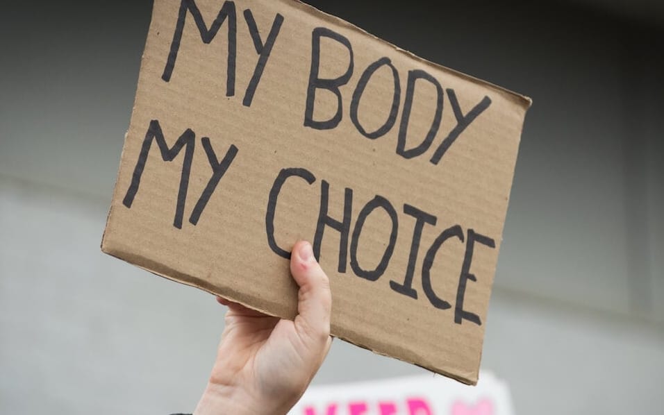 Grafika do artykułu Piekło Kobiet? Nie w Kanadzie. Tu aborcja dostępna jest na każdym etapie ciąży i za darmo