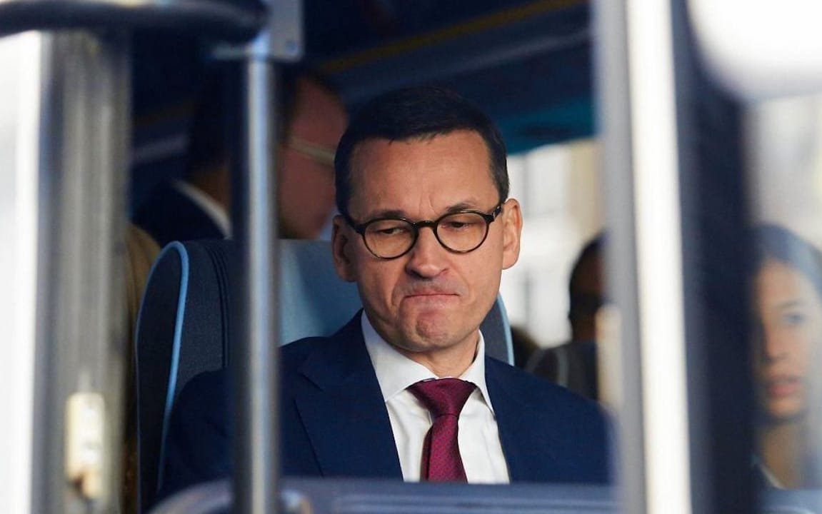 Grafika do artykułu Nauczyciele: "Od premiera żądamy negocjacji, a nie happeningu na stadionie". Podpisz petycję, podaj dalej