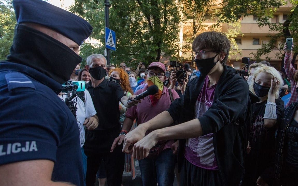 07.08.2020 Warszawa . ulica Solec . Blokada aresztowania aktywistki KPH . nz Margot
Fot. Adam Stepien / Agencja Gazeta