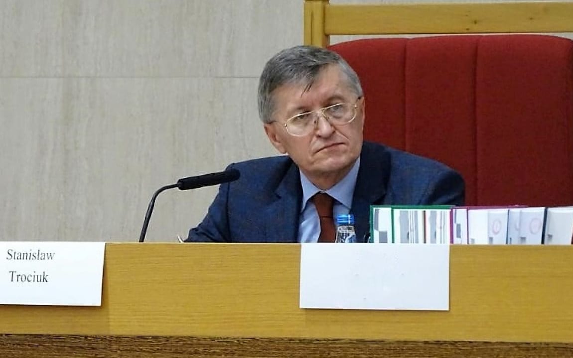 Grafika do artykułu W sprawie RPO piłka jest po stronie sądów. Mogą zablokować „pełniącego obowiązki RPO"