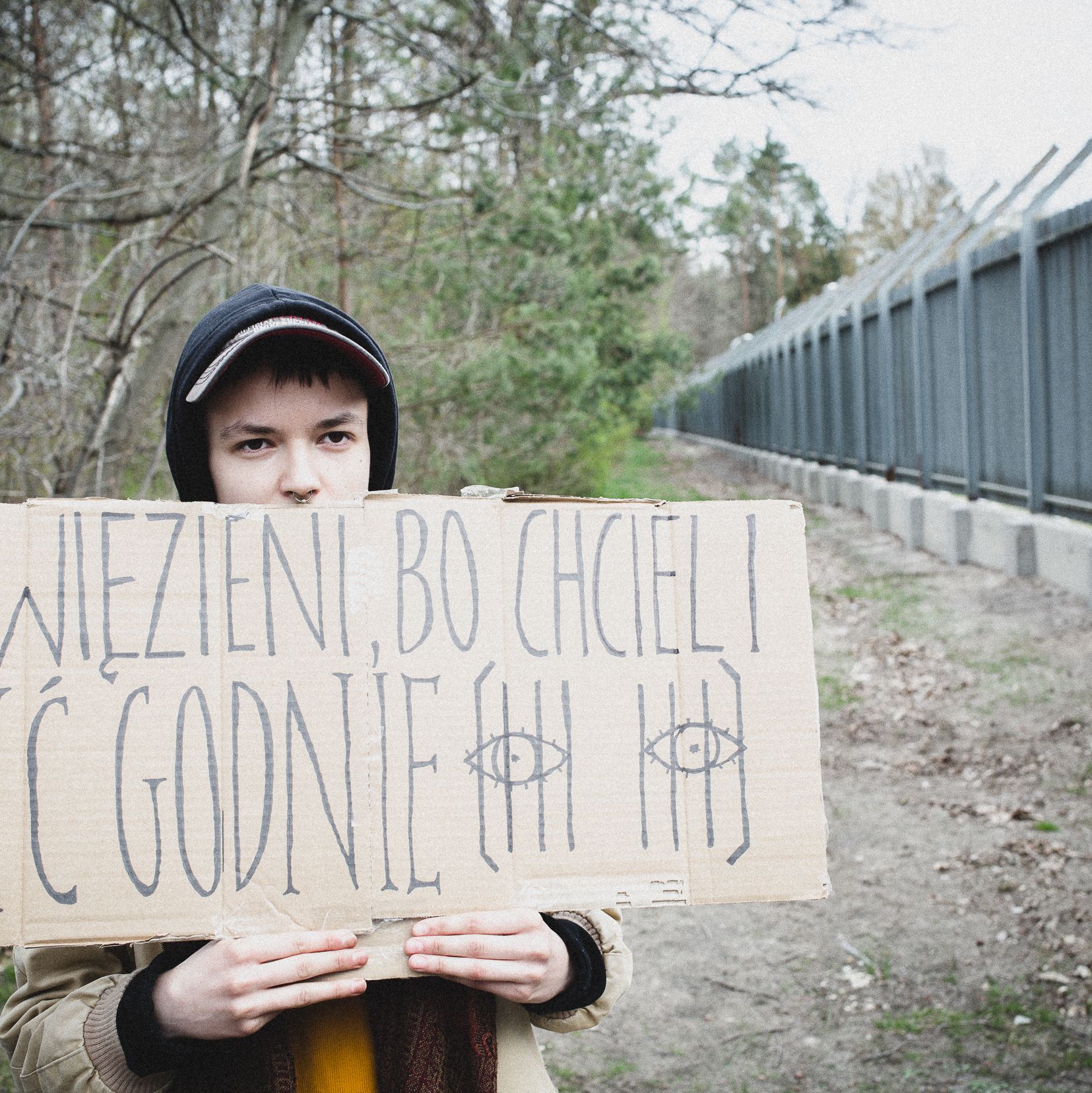 Protest solidarnościowy ze strajkującymi uchodźcami w ośrodku w Lesznowoli