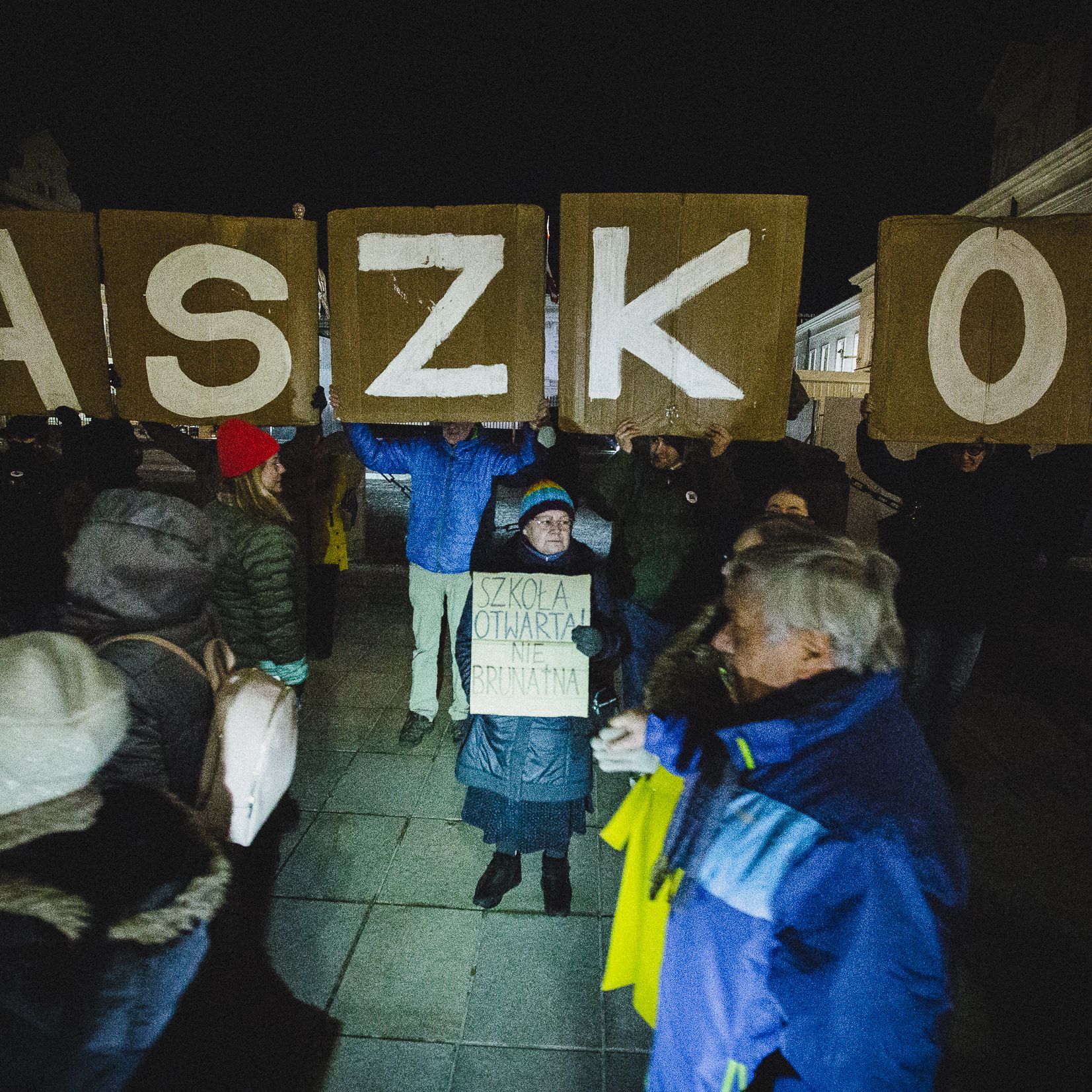 Warszawa, 13.02.2022. Wolna Szkoła: „Chcemy weta”. Polonez protestu pod Pałacem Prezydenckim