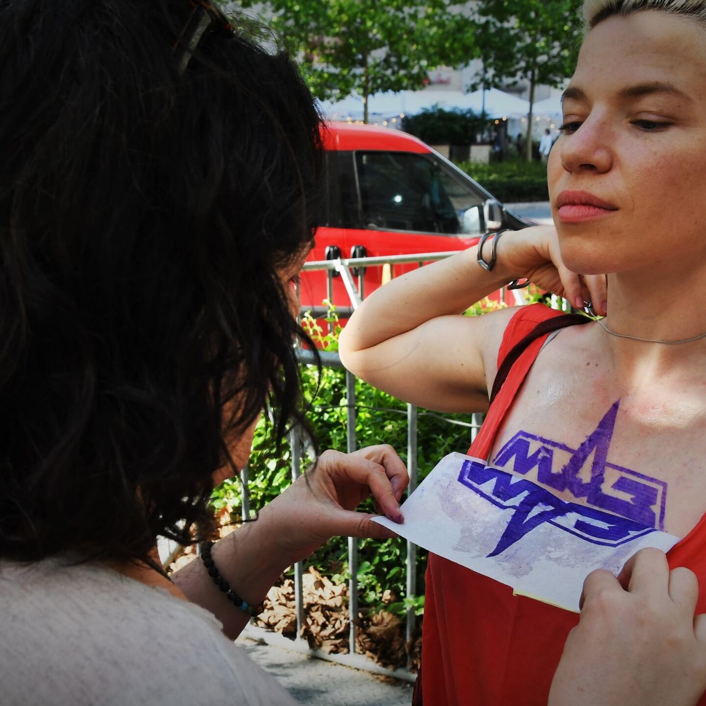 Warszawa, 10.06.2021. Dekolt dla białorusi - protest