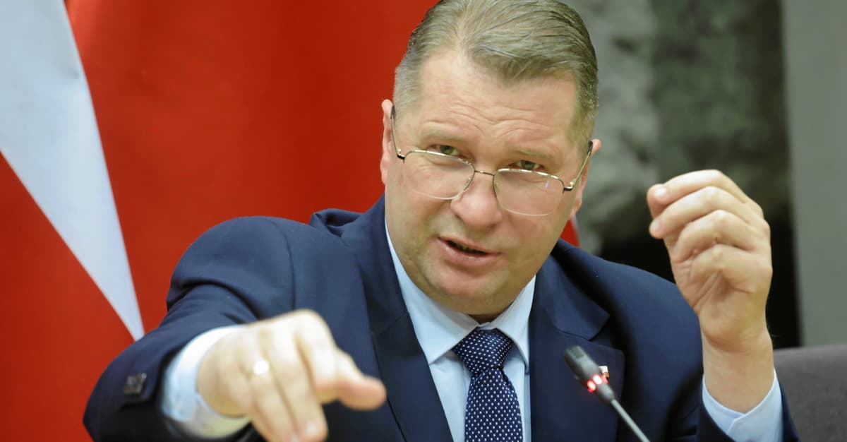 Bardziej hojne 800+ powstrzyma demograficzną zapaść? Sprawdzamy pomysł Czarnka