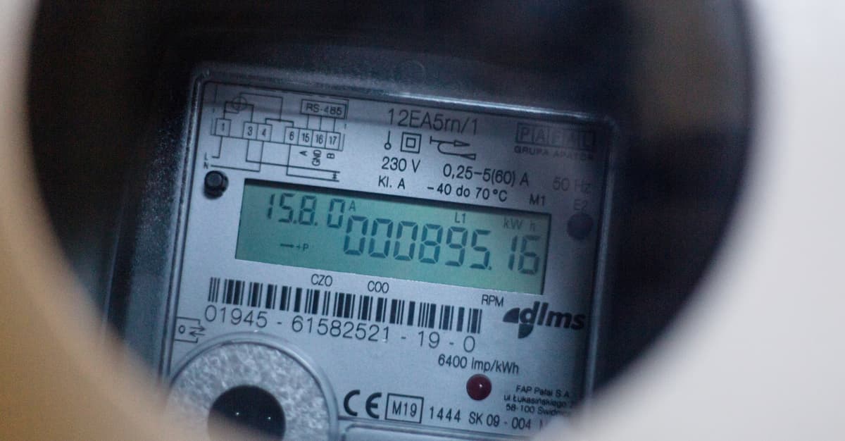 Obniżka VAT na energię, czy dodatki energetyczne dla mniej zasobnych? Pytanie o politykę społeczną