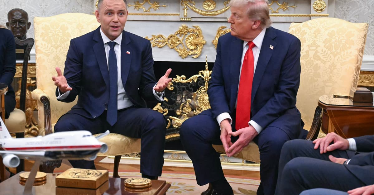 Liczne czułe słówka i jedna ważna deklaracja. Jak przebiegało spotkanie Trump-Nawrocki [ANALIZA]