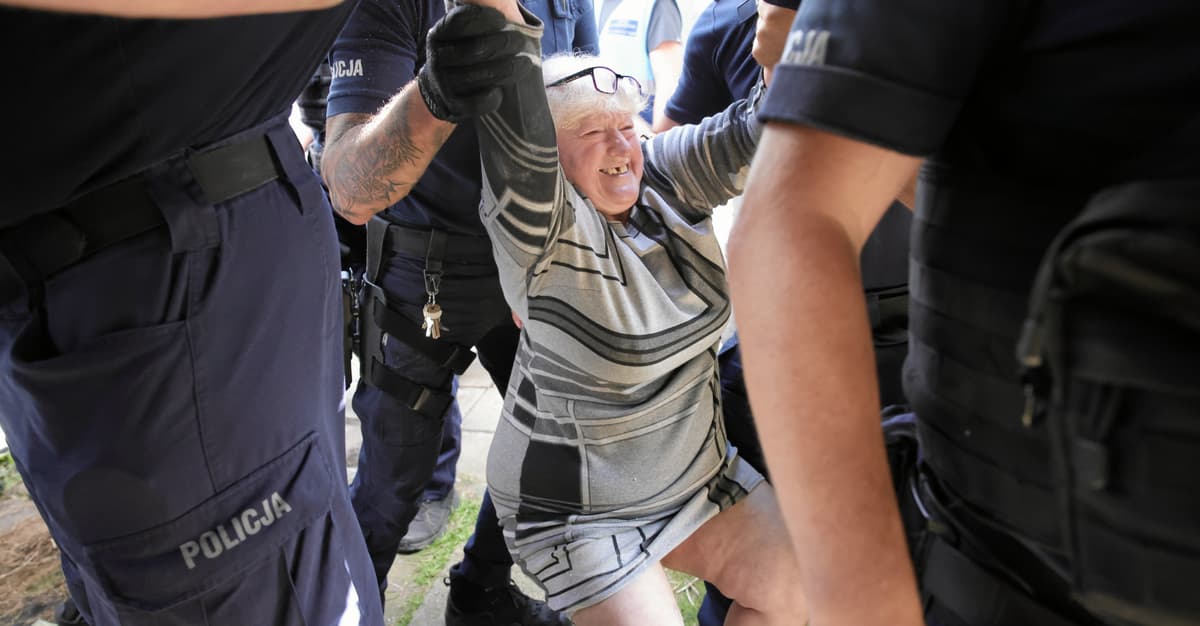 Brutalna eksmisja na Osiedlu Maltańskim. Ziemię kościół sprzedał deweloperom