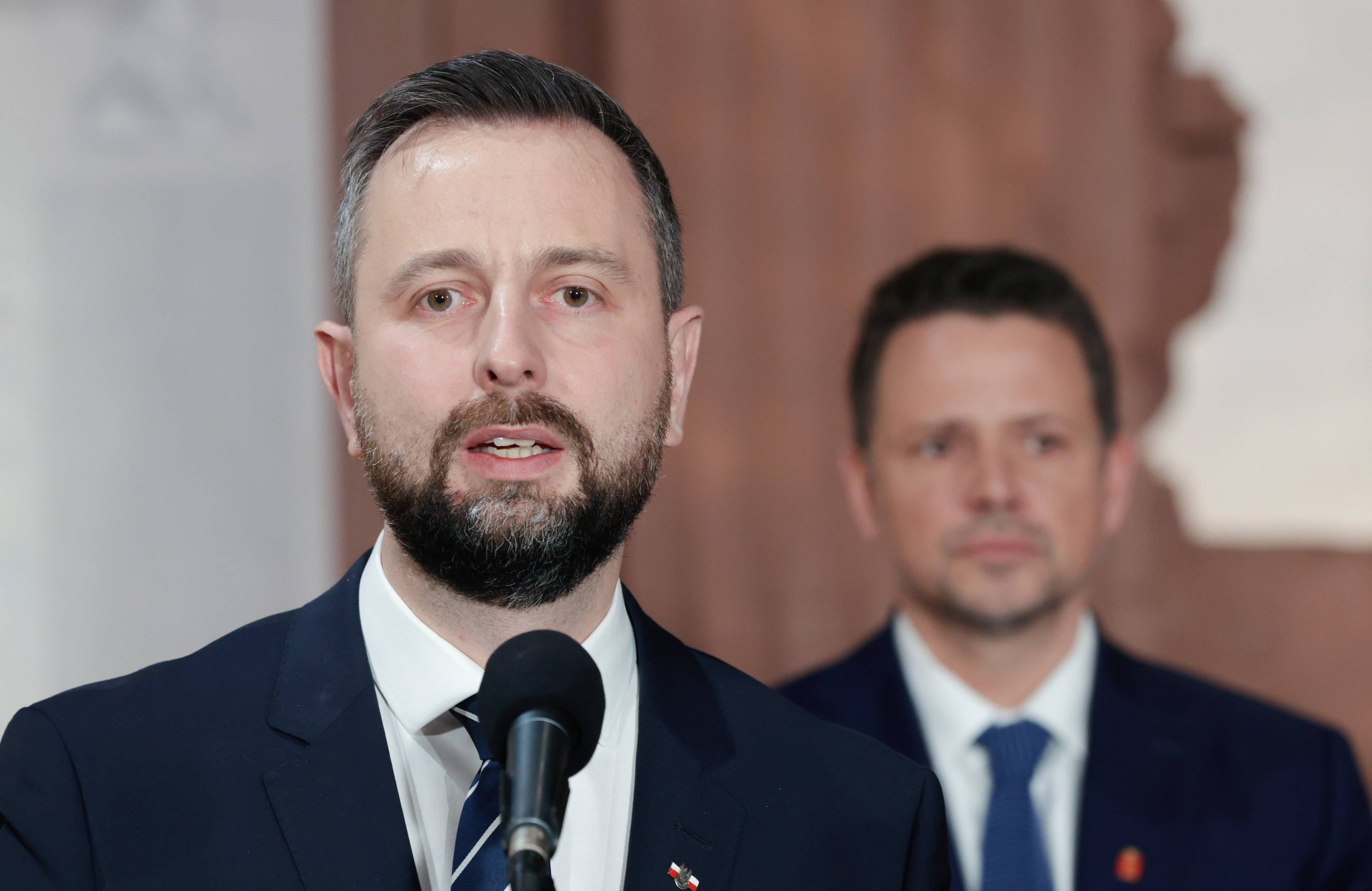 Władysław Kosiniak-Kamysz a za nim Rafał Trzaskowski