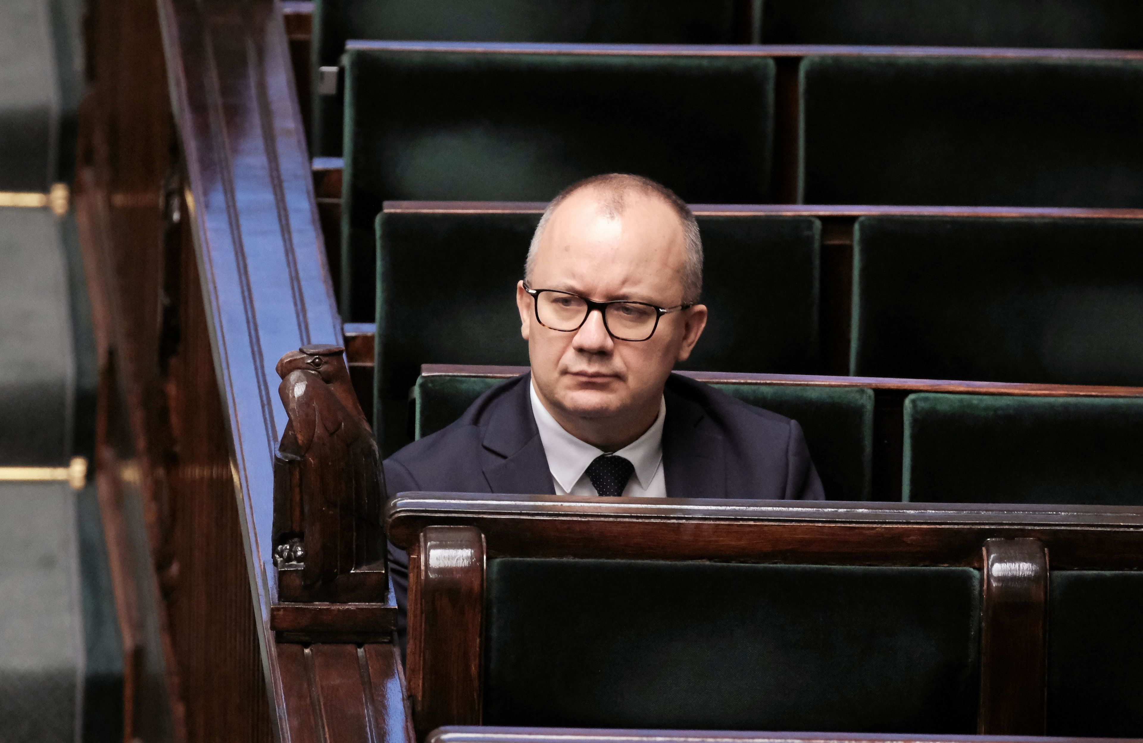 Mężczyzna w ławach rządowych w Sejmie