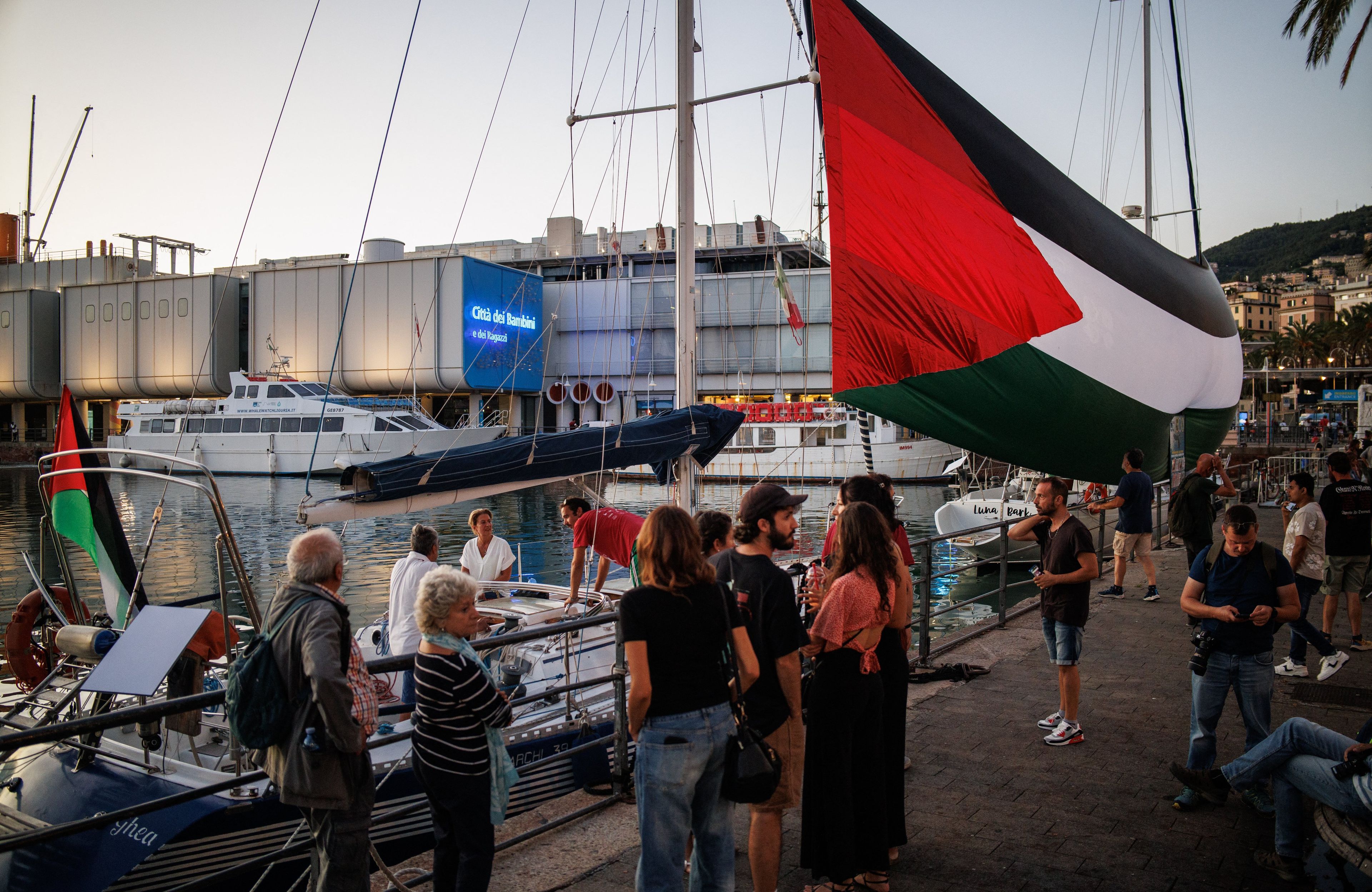 Statki, które dołączą do Global Sumud Flotilla, port w Genui, 30.08.2025 r.