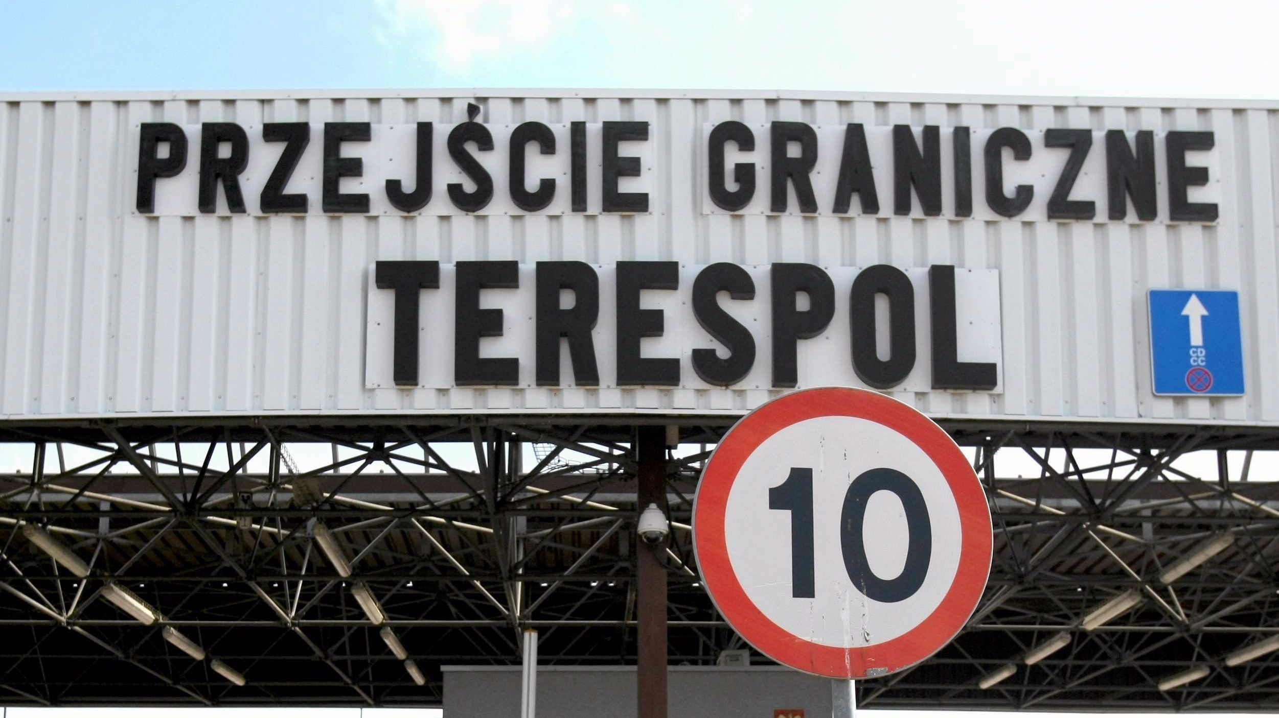 Grafika do artykułu Polska nie wpuszcza uchodźców z terenów okupowanych przez Rosję. „Wojna trwa trzy lata, wystarczy”