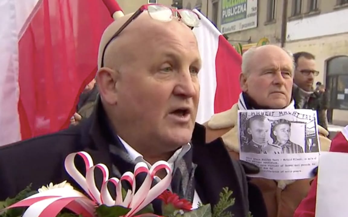 Grafika do artykułu Znieważenie Pomnika Zagłady i nielegalna manifestacja. Muzeum Auschwitz złoży zawiadomienie do prokuratury
