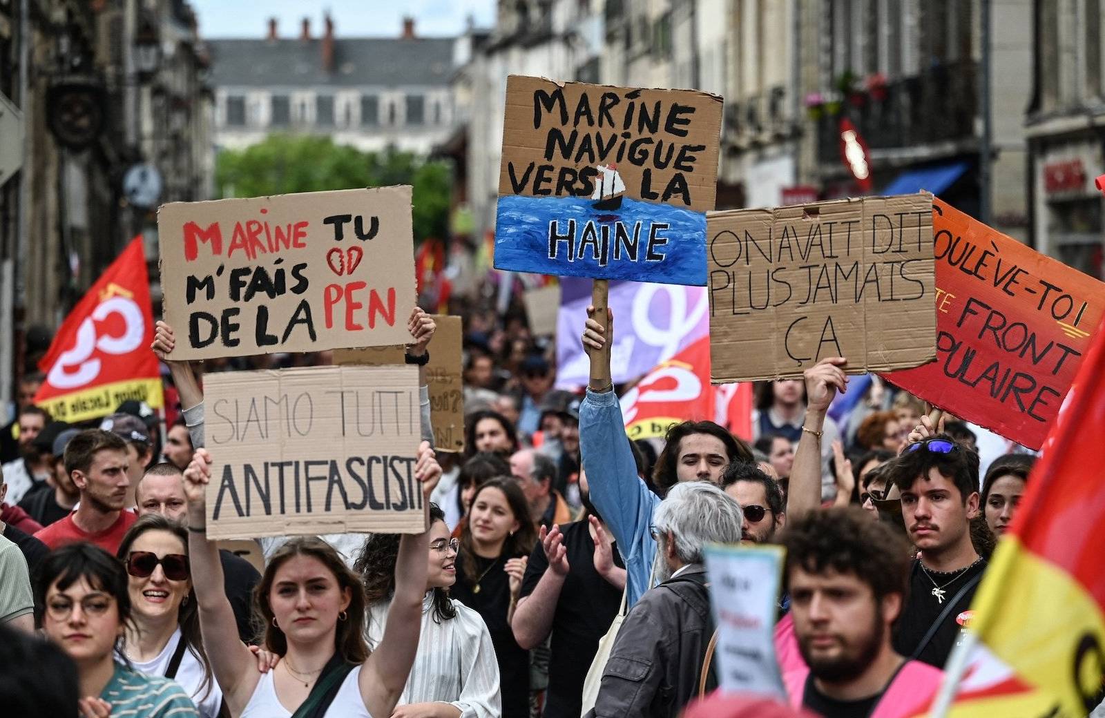 Uliczny protest przeciwko skrajnej prawicy we Francji, w mieście Dijon